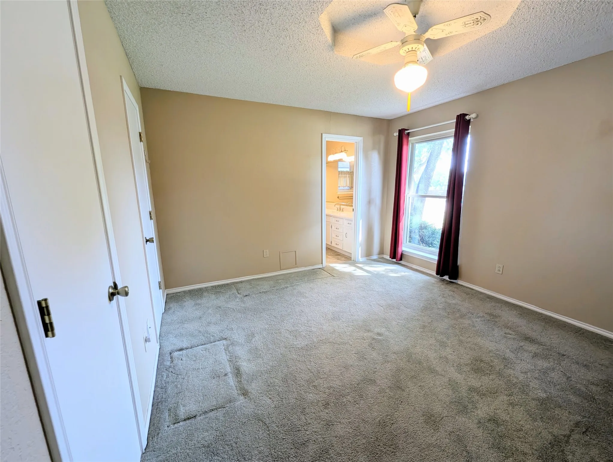 Single Family Residence For Rent in Hood County , 2100 N Rough Creek Court, Granbury, Texas 76048, 3 Bedroom, 2 Bathroom, Garage spaces, 1,676 Sqft, built in 1982, mls#21348932, Real Estate Agent in Granbury, Homes For Rent in Hood county, Homes For Rent in Granbury, Realtor in Granbury Texas, Real Estate Brokerage Independent Realty Texas, Luminita Cordes Realtor