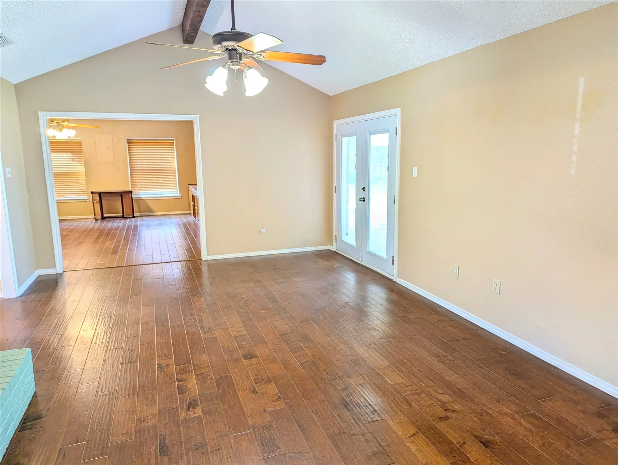 Single Family Residence For Rent in Hood County , 2100 N Rough Creek Court, Granbury, Texas 76048, 3 Bedroom, 2 Bathroom, Garage spaces, 1,676 Sqft, built in 1982, mls#21348932, Real Estate Agent in Granbury, Homes For Rent in Hood county, Homes For Rent in Granbury, Realtor in Granbury Texas, Real Estate Brokerage Independent Realty Texas, Luminita Cordes Realtor