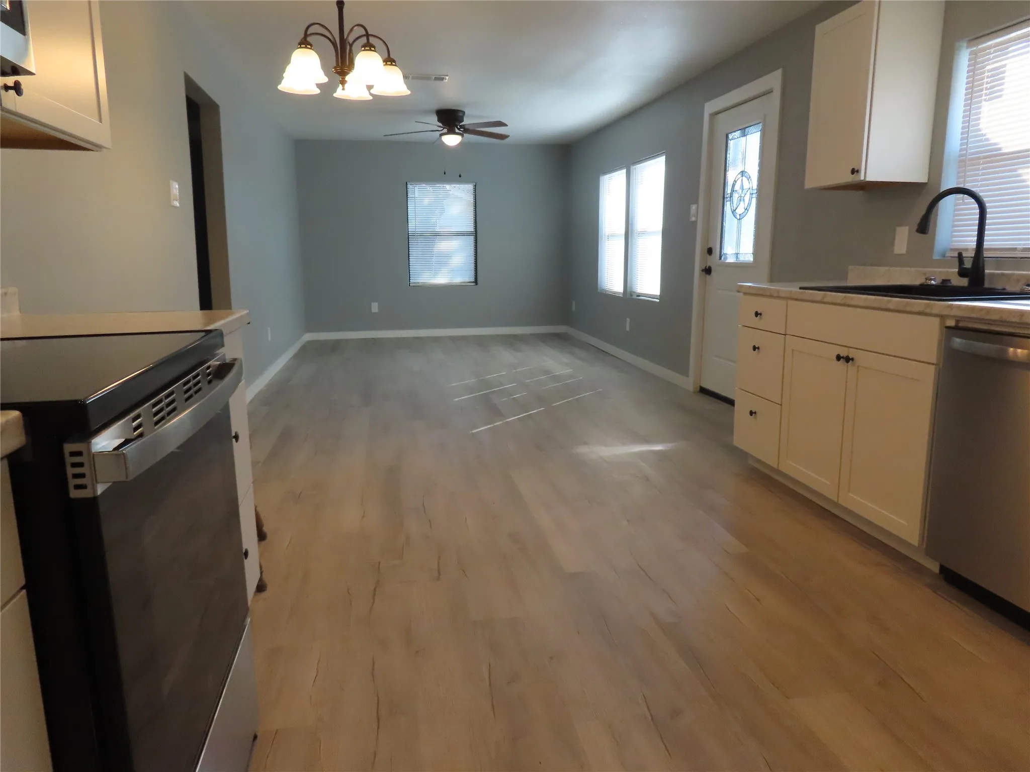 Single Family Residence For Sale in Dallas County , 2317 Cool Mist Lane, Dallas, Texas 75253, 3 Bedroom, 2 Bathroom, Garage spaces, 1,200 Sqft, built in 1935, mls#21349313, Real Estate Agent in Dallas, Homes For Sale in Dallas county, Homes For Sale in Dallas, Realtor in Dallas Texas, Real Estate Brokerage Independent Realty Texas, Luminita Cordes Realtor