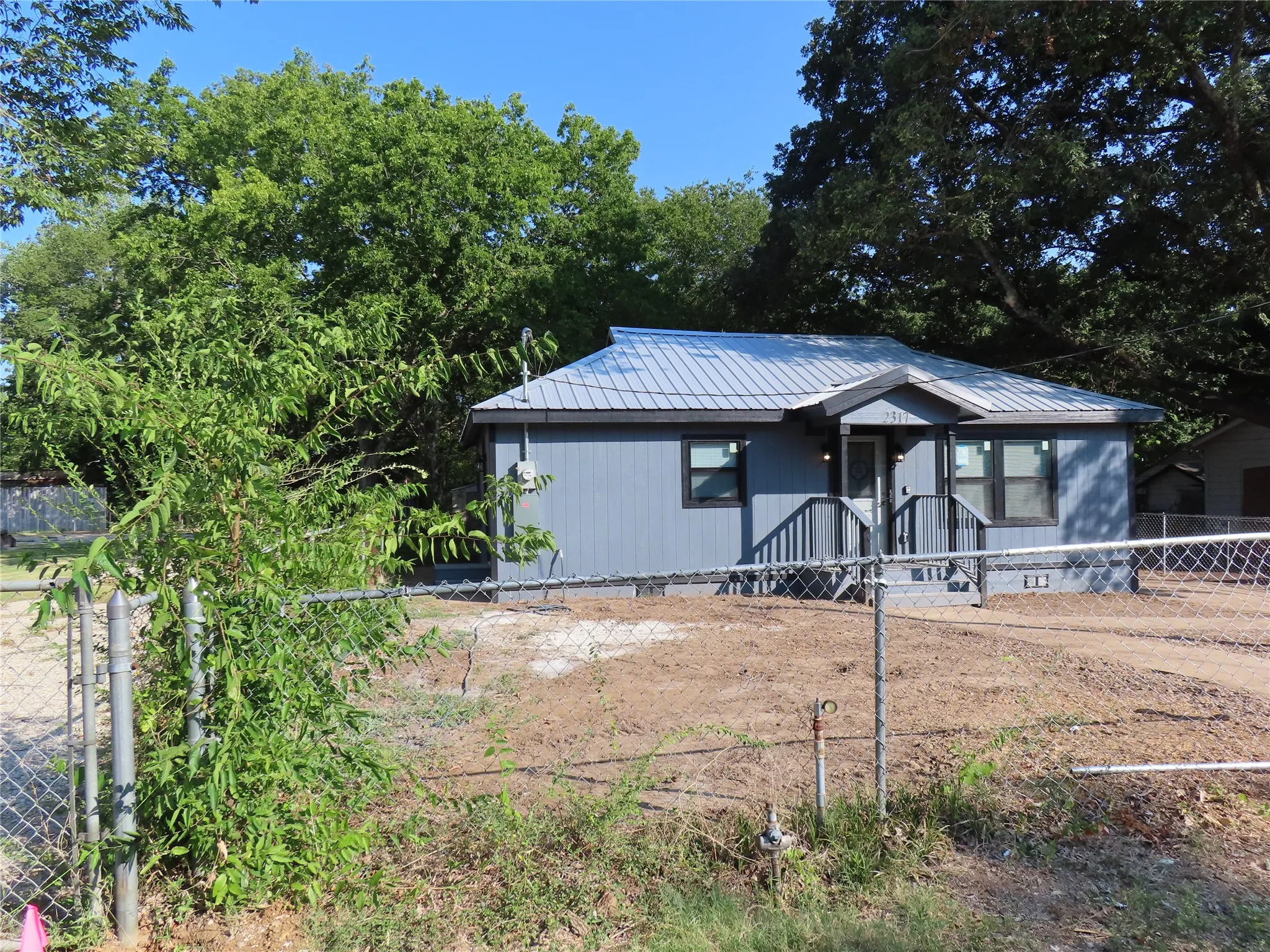 Single Family Residence For Sale in Dallas County , 2317 Cool Mist Lane, Dallas, Texas 75253, 3 Bedroom, 2 Bathroom, Garage spaces, 1,200 Sqft, built in 1935, mls#21349313, Real Estate Agent in Dallas, Homes For Sale in Dallas county, Homes For Sale in Dallas, Realtor in Dallas Texas, Real Estate Brokerage Independent Realty Texas, Luminita Cordes Realtor