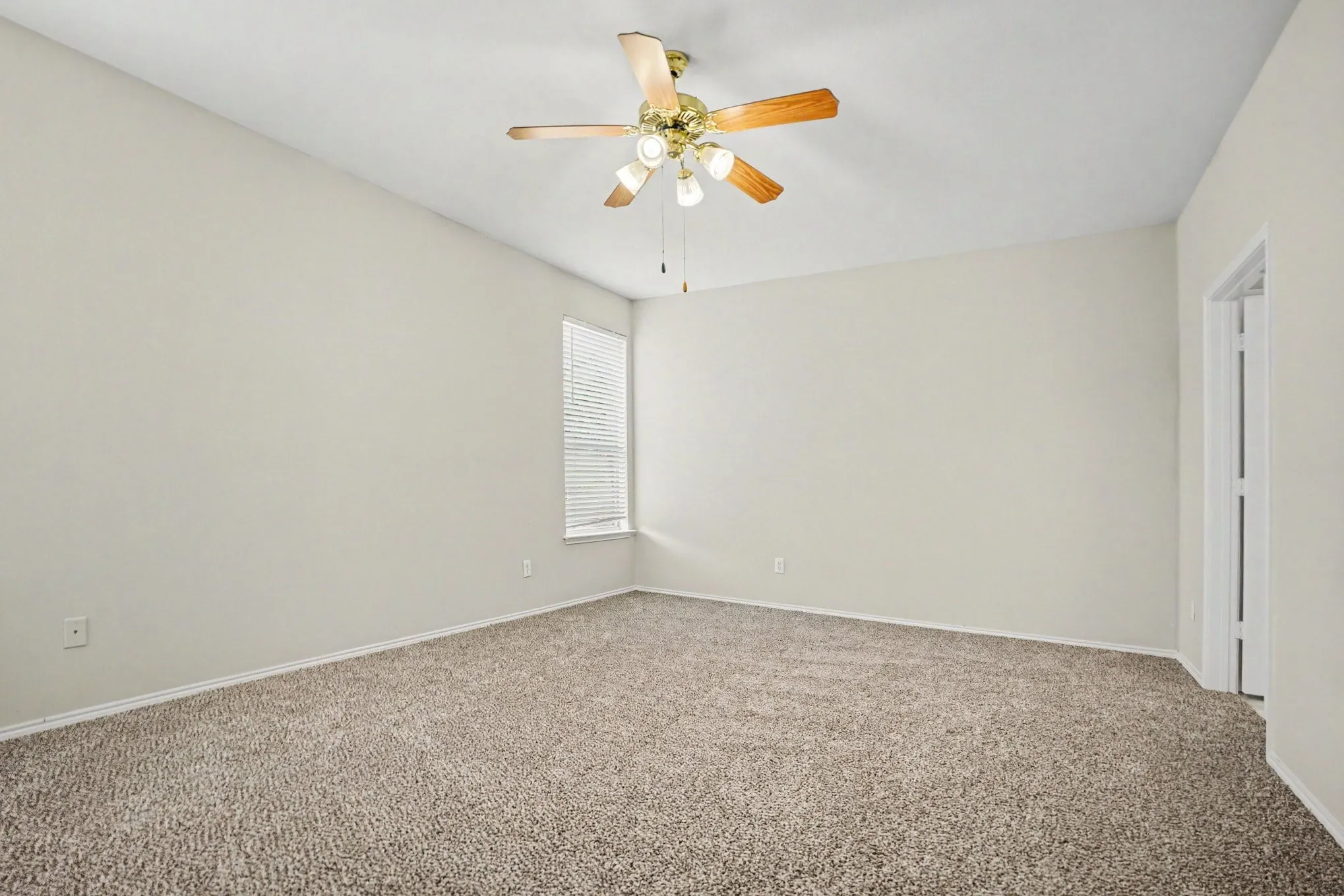 Single Family Residence For Sale in Tarrant County , 4808 Winterview Drive, Mansfield, Texas 76063, 5 Bedroom, 4 Bathroom, 2 Garage spaces, 4,427 Sqft, built in 2002, mls#21344278, Real Estate Agent in Mansfield, Homes For Sale in Tarrant county, Homes For Sale in Mansfield, Realtor in Mansfield Texas, Real Estate Brokerage Independent Realty Texas, Luminita Cordes Realtor