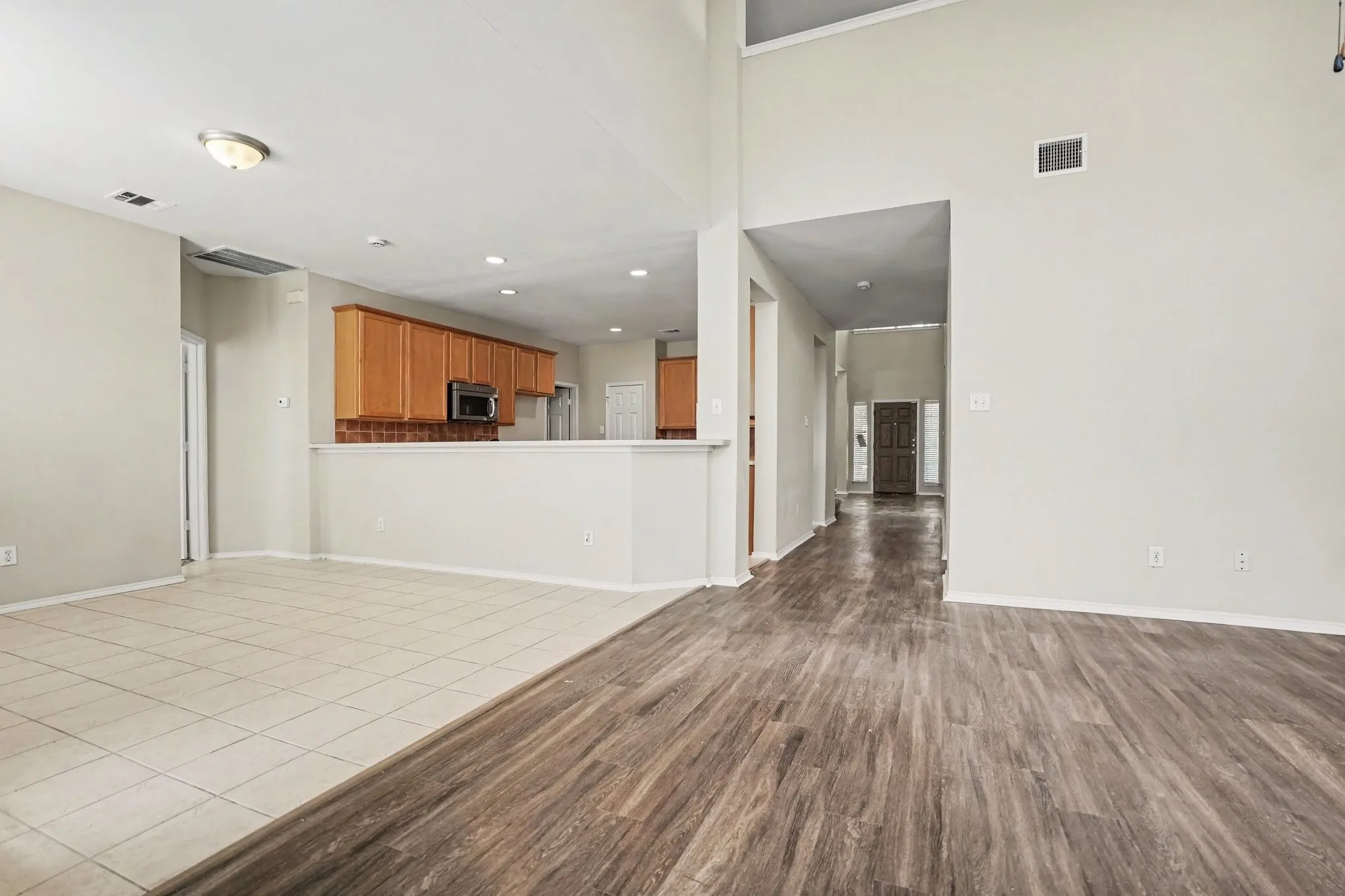 Single Family Residence For Sale in Tarrant County , 4808 Winterview Drive, Mansfield, Texas 76063, 5 Bedroom, 4 Bathroom, 2 Garage spaces, 4,427 Sqft, built in 2002, mls#21344278, Real Estate Agent in Mansfield, Homes For Sale in Tarrant county, Homes For Sale in Mansfield, Realtor in Mansfield Texas, Real Estate Brokerage Independent Realty Texas, Luminita Cordes Realtor