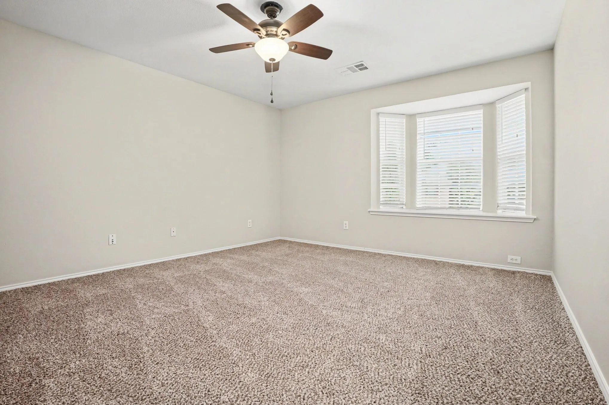 Single Family Residence For Sale in Tarrant County , 4808 Winterview Drive, Mansfield, Texas 76063, 5 Bedroom, 4 Bathroom, 2 Garage spaces, 4,427 Sqft, built in 2002, mls#21344278, Real Estate Agent in Mansfield, Homes For Sale in Tarrant county, Homes For Sale in Mansfield, Realtor in Mansfield Texas, Real Estate Brokerage Independent Realty Texas, Luminita Cordes Realtor