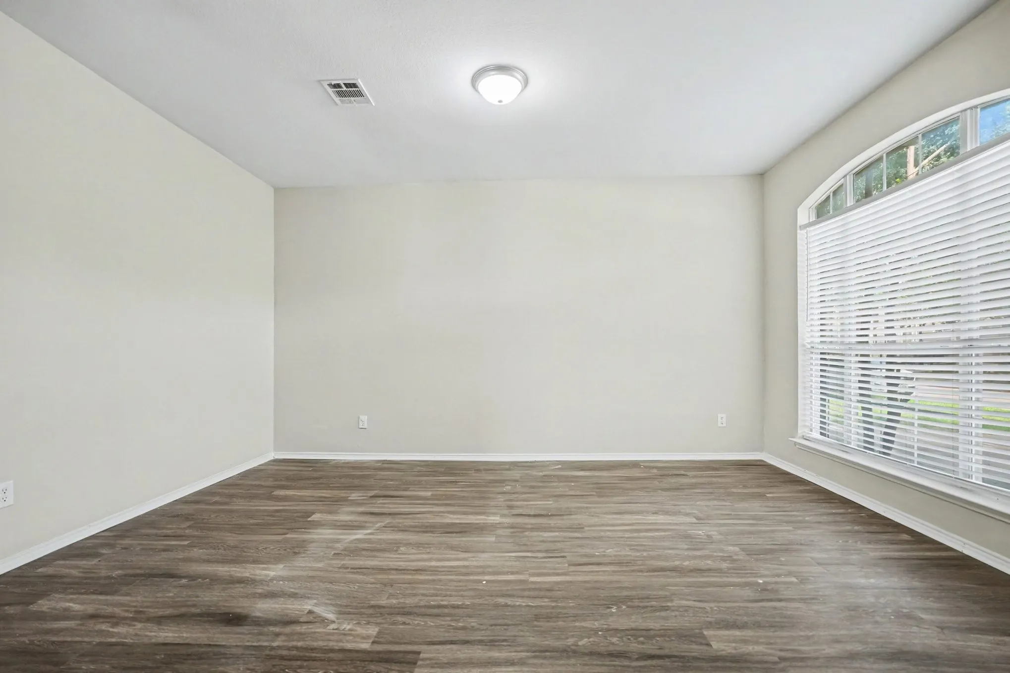 Single Family Residence For Sale in Tarrant County , 4808 Winterview Drive, Mansfield, Texas 76063, 5 Bedroom, 4 Bathroom, 2 Garage spaces, 4,427 Sqft, built in 2002, mls#21344278, Real Estate Agent in Mansfield, Homes For Sale in Tarrant county, Homes For Sale in Mansfield, Realtor in Mansfield Texas, Real Estate Brokerage Independent Realty Texas, Luminita Cordes Realtor