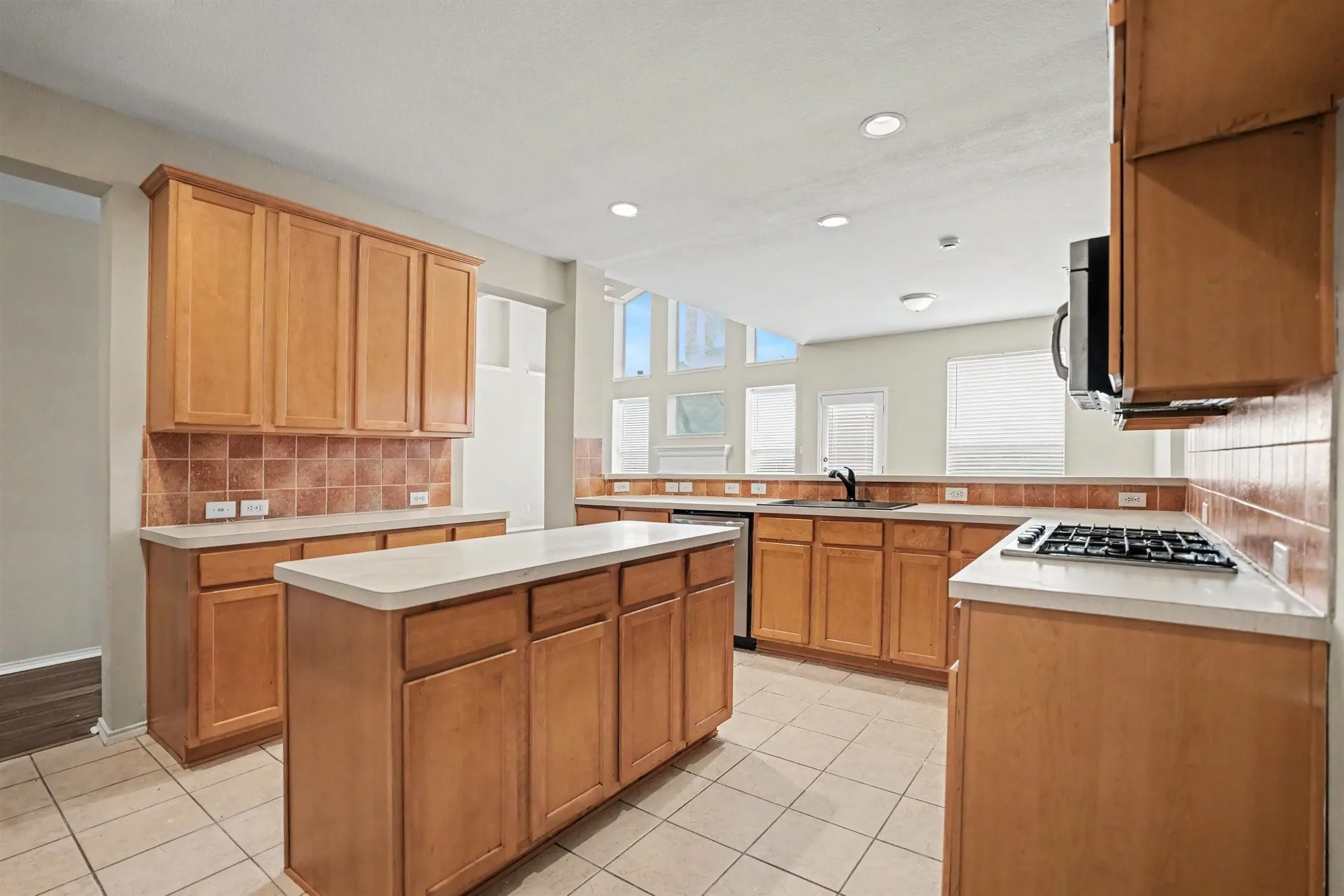 Single Family Residence For Sale in Tarrant County , 4808 Winterview Drive, Mansfield, Texas 76063, 5 Bedroom, 4 Bathroom, 2 Garage spaces, 4,427 Sqft, built in 2002, mls#21344278, Real Estate Agent in Mansfield, Homes For Sale in Tarrant county, Homes For Sale in Mansfield, Realtor in Mansfield Texas, Real Estate Brokerage Independent Realty Texas, Luminita Cordes Realtor
