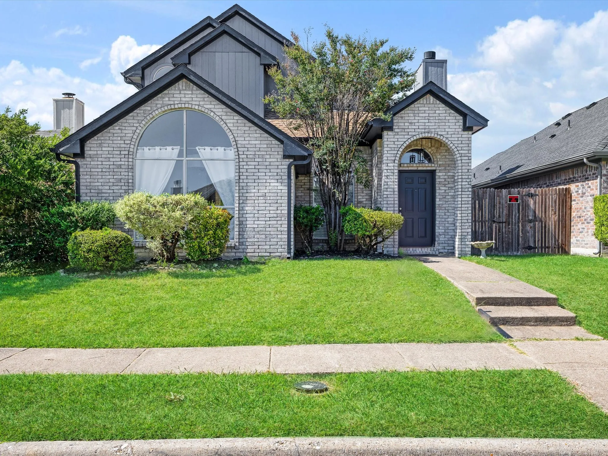 Single Family Residence For Sale in Dallas County , 2409 Baretta Drive, Mesquite, Texas 75181, 4 Bedroom, 3 Bathroom, 2 Garage spaces, 1,570 Sqft, built in 1990, mls#21349166, Real Estate Agent in Mesquite, Homes For Sale in Dallas county, Homes For Sale in Mesquite, Realtor in Mesquite Texas, Real Estate Brokerage Independent Realty Texas, Luminita Cordes Realtor
