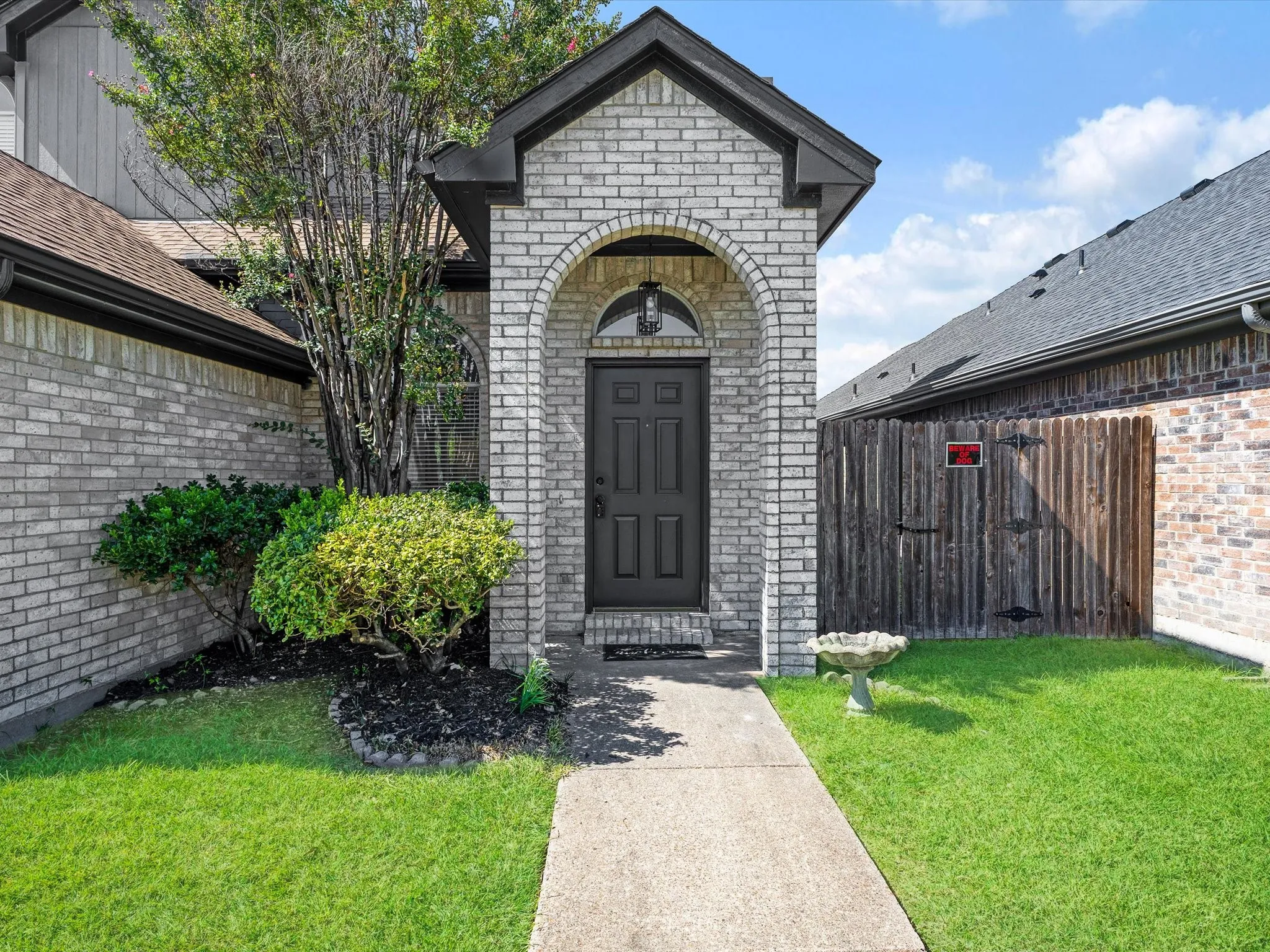 Single Family Residence For Sale in Dallas County , 2409 Baretta Drive, Mesquite, Texas 75181, 4 Bedroom, 3 Bathroom, 2 Garage spaces, 1,570 Sqft, built in 1990, mls#21349166, Real Estate Agent in Mesquite, Homes For Sale in Dallas county, Homes For Sale in Mesquite, Realtor in Mesquite Texas, Real Estate Brokerage Independent Realty Texas, Luminita Cordes Realtor