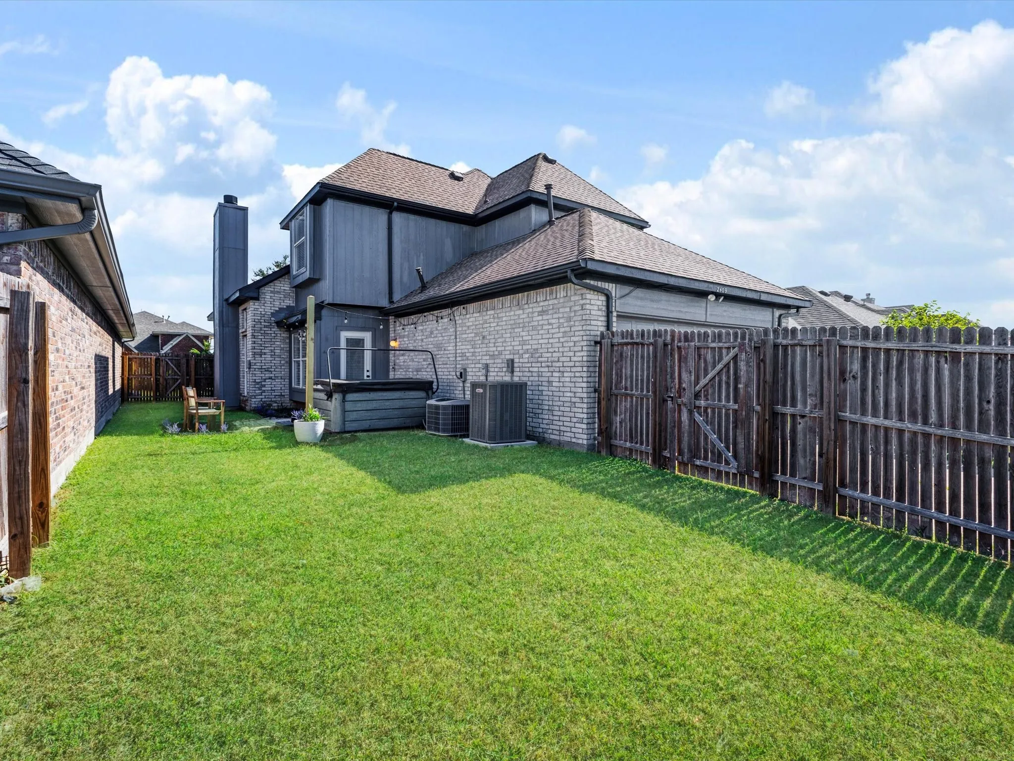 Single Family Residence For Sale in Dallas County , 2409 Baretta Drive, Mesquite, Texas 75181, 4 Bedroom, 3 Bathroom, 2 Garage spaces, 1,570 Sqft, built in 1990, mls#21349166, Real Estate Agent in Mesquite, Homes For Sale in Dallas county, Homes For Sale in Mesquite, Realtor in Mesquite Texas, Real Estate Brokerage Independent Realty Texas, Luminita Cordes Realtor