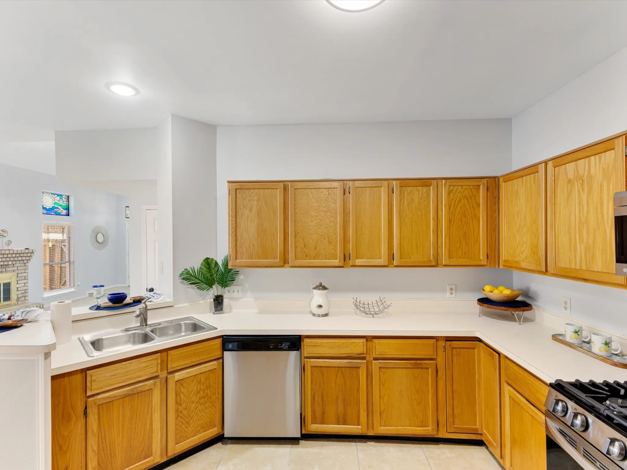 Single Family Residence For Sale in Dallas County , 2409 Baretta Drive, Mesquite, Texas 75181, 4 Bedroom, 3 Bathroom, 2 Garage spaces, 1,570 Sqft, built in 1990, mls#21349166, Real Estate Agent in Mesquite, Homes For Sale in Dallas county, Homes For Sale in Mesquite, Realtor in Mesquite Texas, Real Estate Brokerage Independent Realty Texas, Luminita Cordes Realtor