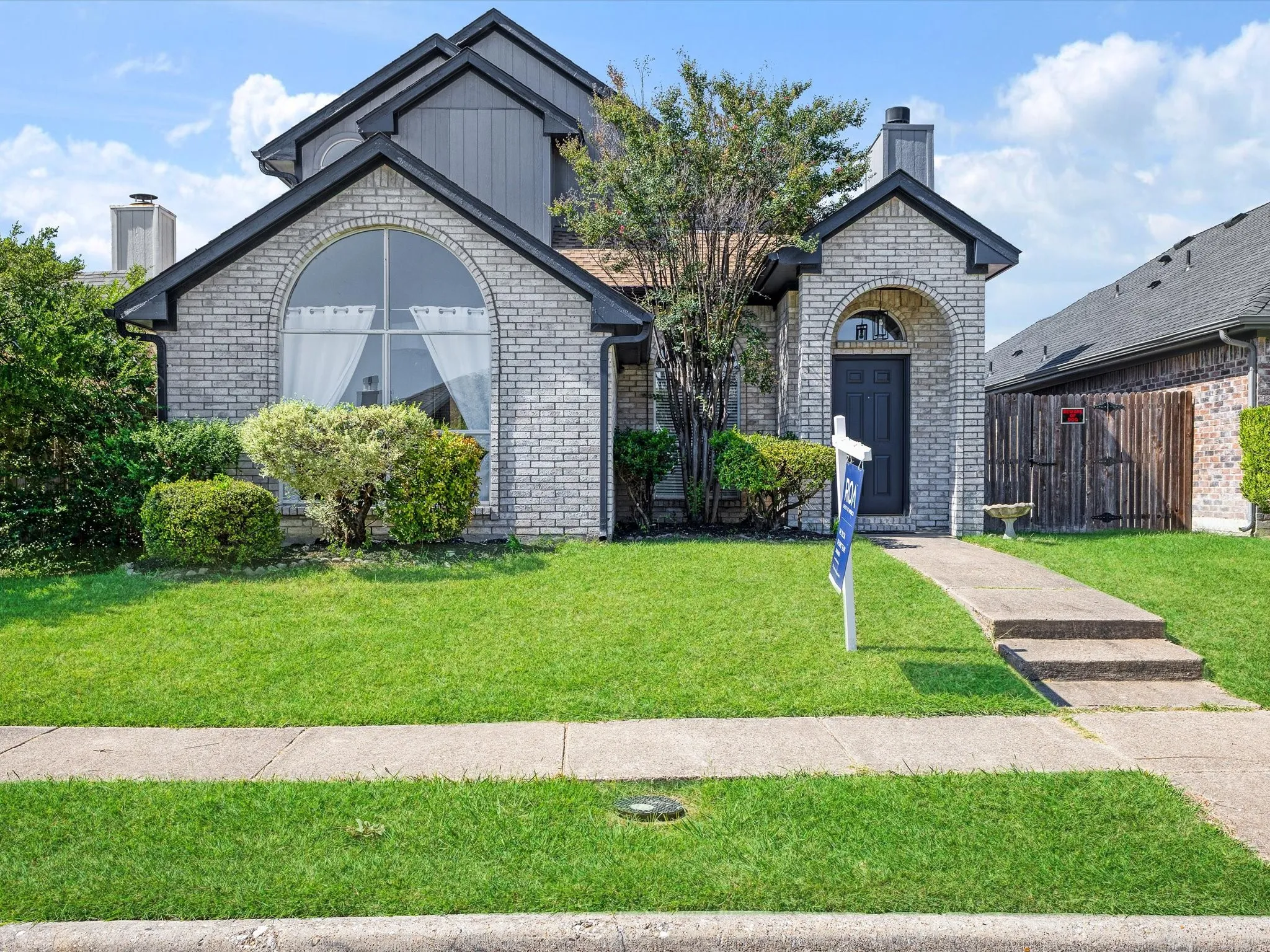 Single Family Residence For Sale in Dallas County , 2409 Baretta Drive, Mesquite, Texas 75181, 4 Bedroom, 3 Bathroom, 2 Garage spaces, 1,570 Sqft, built in 1990, mls#21349166, Real Estate Agent in Mesquite, Homes For Sale in Dallas county, Homes For Sale in Mesquite, Realtor in Mesquite Texas, Real Estate Brokerage Independent Realty Texas, Luminita Cordes Realtor