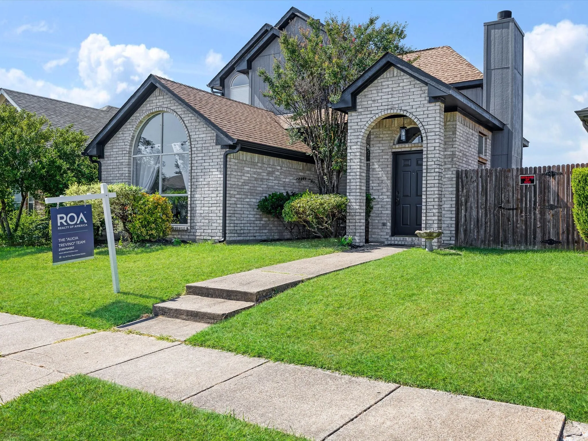 Single Family Residence For Sale in Dallas County , 2409 Baretta Drive, Mesquite, Texas 75181, 4 Bedroom, 3 Bathroom, 2 Garage spaces, 1,570 Sqft, built in 1990, mls#21349166, Real Estate Agent in Mesquite, Homes For Sale in Dallas county, Homes For Sale in Mesquite, Realtor in Mesquite Texas, Real Estate Brokerage Independent Realty Texas, Luminita Cordes Realtor