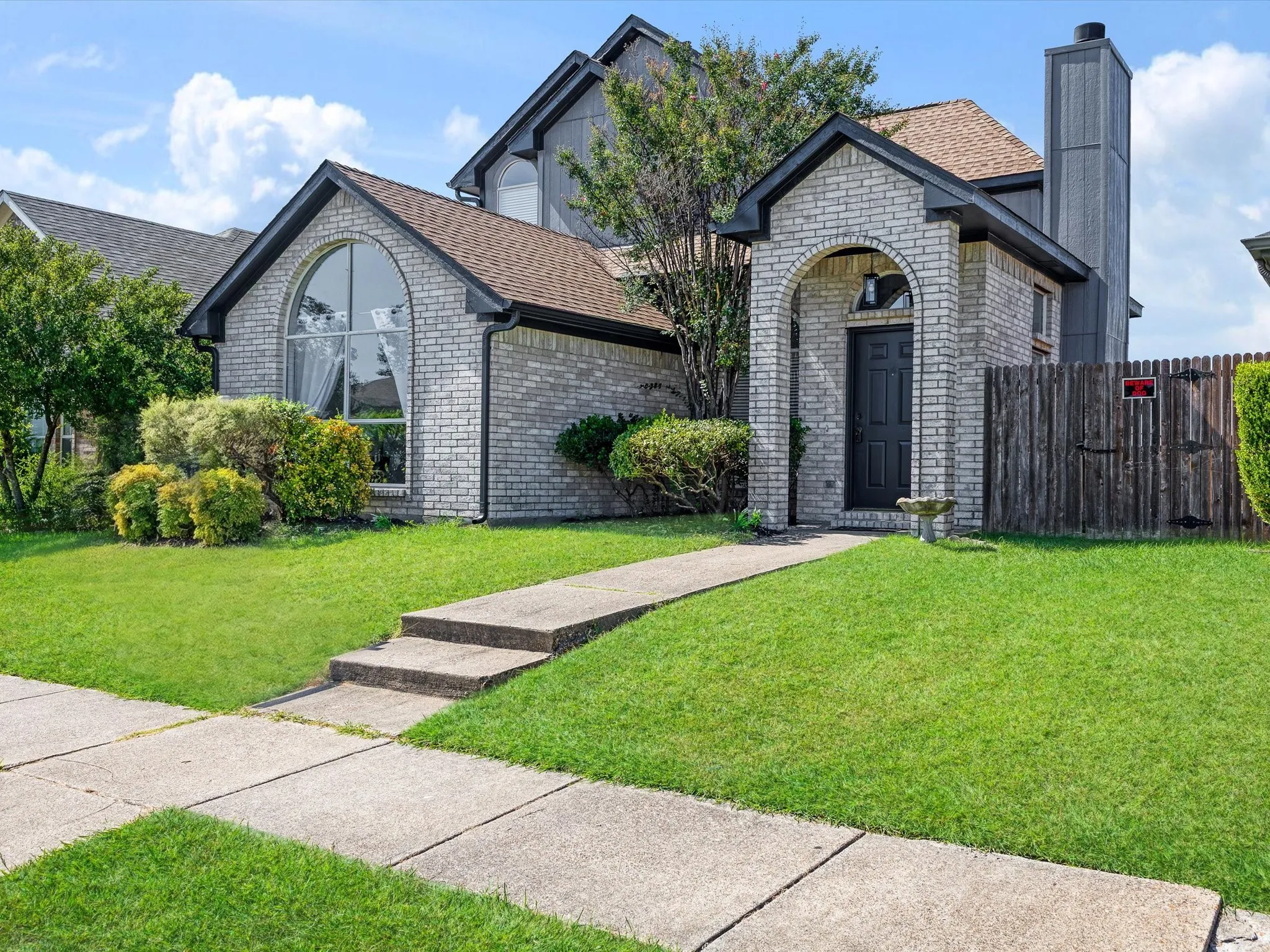 Single Family Residence For Sale in Dallas County , 2409 Baretta Drive, Mesquite, Texas 75181, 4 Bedroom, 3 Bathroom, 2 Garage spaces, 1,570 Sqft, built in 1990, mls#21349166, Real Estate Agent in Mesquite, Homes For Sale in Dallas county, Homes For Sale in Mesquite, Realtor in Mesquite Texas, Real Estate Brokerage Independent Realty Texas, Luminita Cordes Realtor