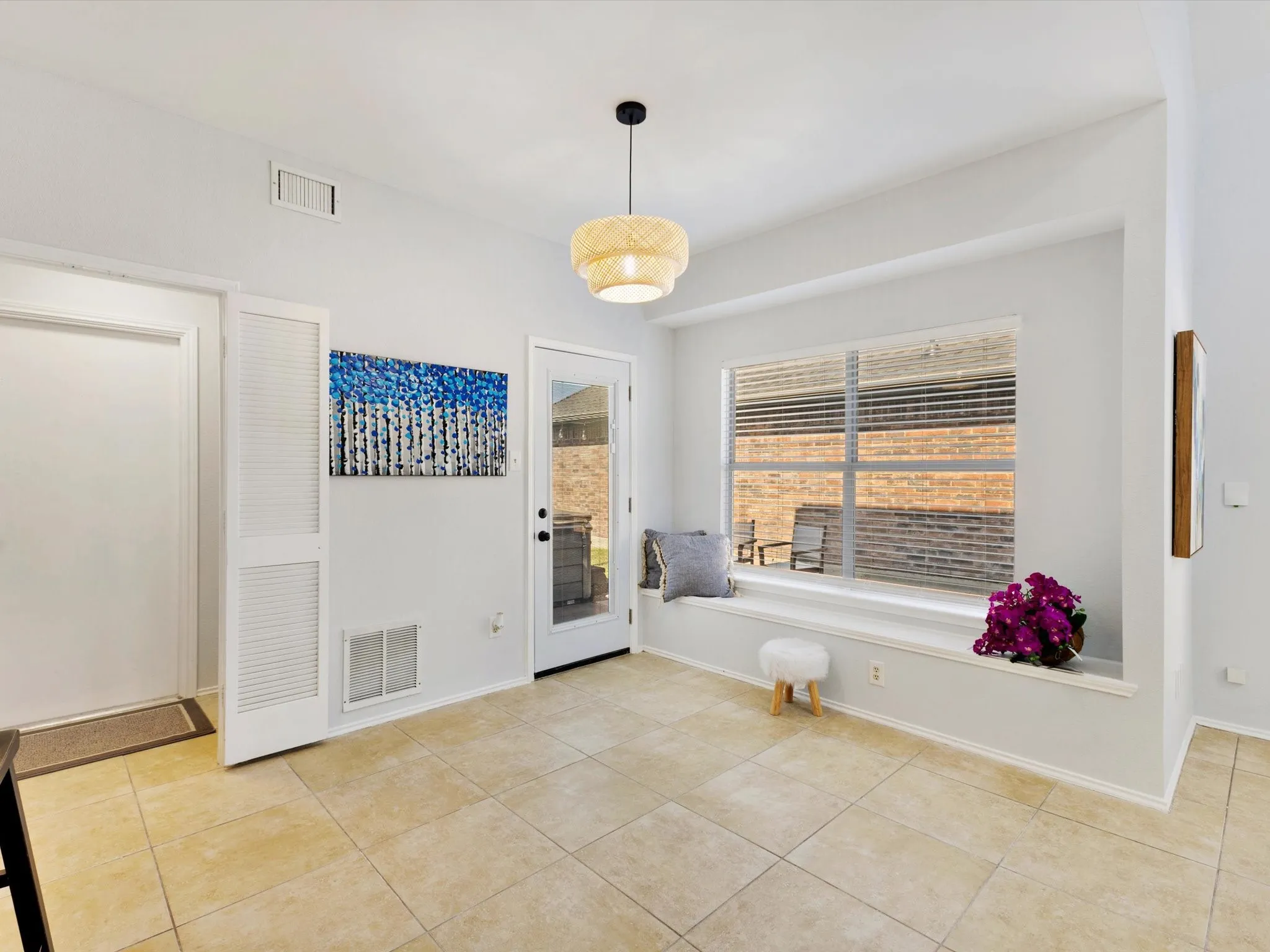 Single Family Residence For Sale in Dallas County , 2409 Baretta Drive, Mesquite, Texas 75181, 4 Bedroom, 3 Bathroom, 2 Garage spaces, 1,570 Sqft, built in 1990, mls#21349166, Real Estate Agent in Mesquite, Homes For Sale in Dallas county, Homes For Sale in Mesquite, Realtor in Mesquite Texas, Real Estate Brokerage Independent Realty Texas, Luminita Cordes Realtor
