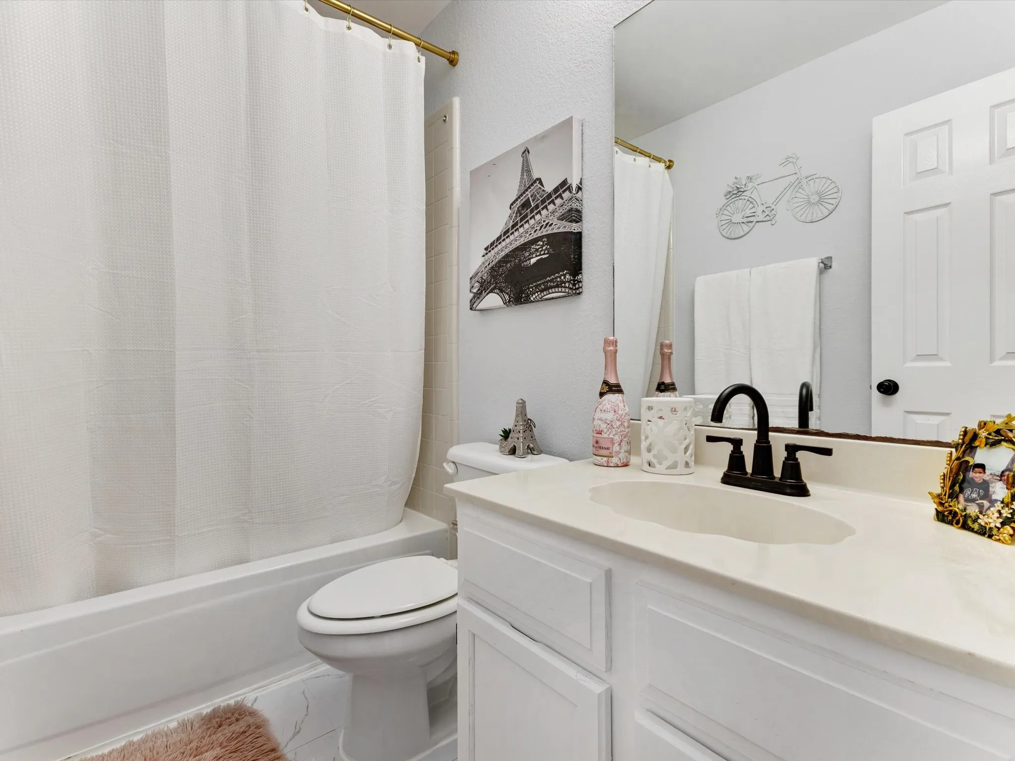 Single Family Residence For Sale in Dallas County , 2409 Baretta Drive, Mesquite, Texas 75181, 4 Bedroom, 3 Bathroom, 2 Garage spaces, 1,570 Sqft, built in 1990, mls#21349166, Real Estate Agent in Mesquite, Homes For Sale in Dallas county, Homes For Sale in Mesquite, Realtor in Mesquite Texas, Real Estate Brokerage Independent Realty Texas, Luminita Cordes Realtor