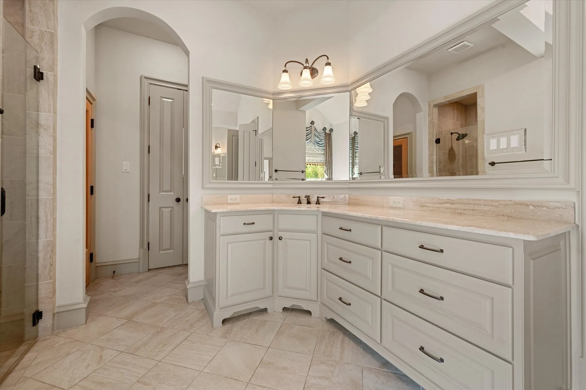 Single Family Residence For Sale in Tarrant County , 7947 Chartwell Lane, Fort Worth, Texas 76120, 5 Bedroom, 7 Bathroom, 3 Garage spaces, 5,832 Sqft, built in 2017, Price $1,795,000, mls#21349309, Real Estate Agent in Fort Worth, Homes For Sale in Tarrant county, Homes For Sale in Fort Worth, Realtor in Fort Worth Texas, Real Estate Brokerage Independent Realty Texas, Luminita Cordes Realtor