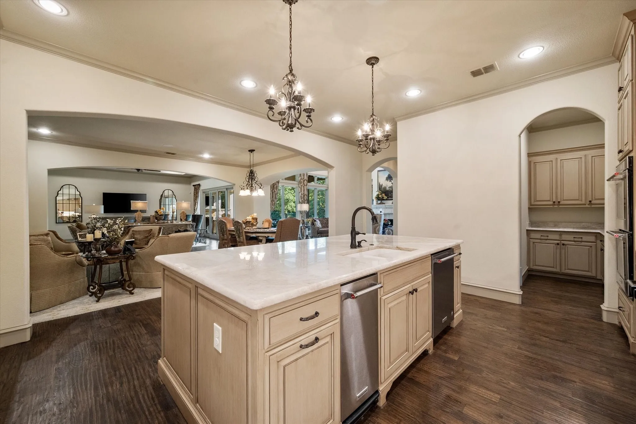 Single Family Residence For Sale in Tarrant County , 7947 Chartwell Lane, Fort Worth, Texas 76120, 5 Bedroom, 7 Bathroom, 3 Garage spaces, 5,832 Sqft, built in 2017, Price $1,795,000, mls#21349309, Real Estate Agent in Fort Worth, Homes For Sale in Tarrant county, Homes For Sale in Fort Worth, Realtor in Fort Worth Texas, Real Estate Brokerage Independent Realty Texas, Luminita Cordes Realtor