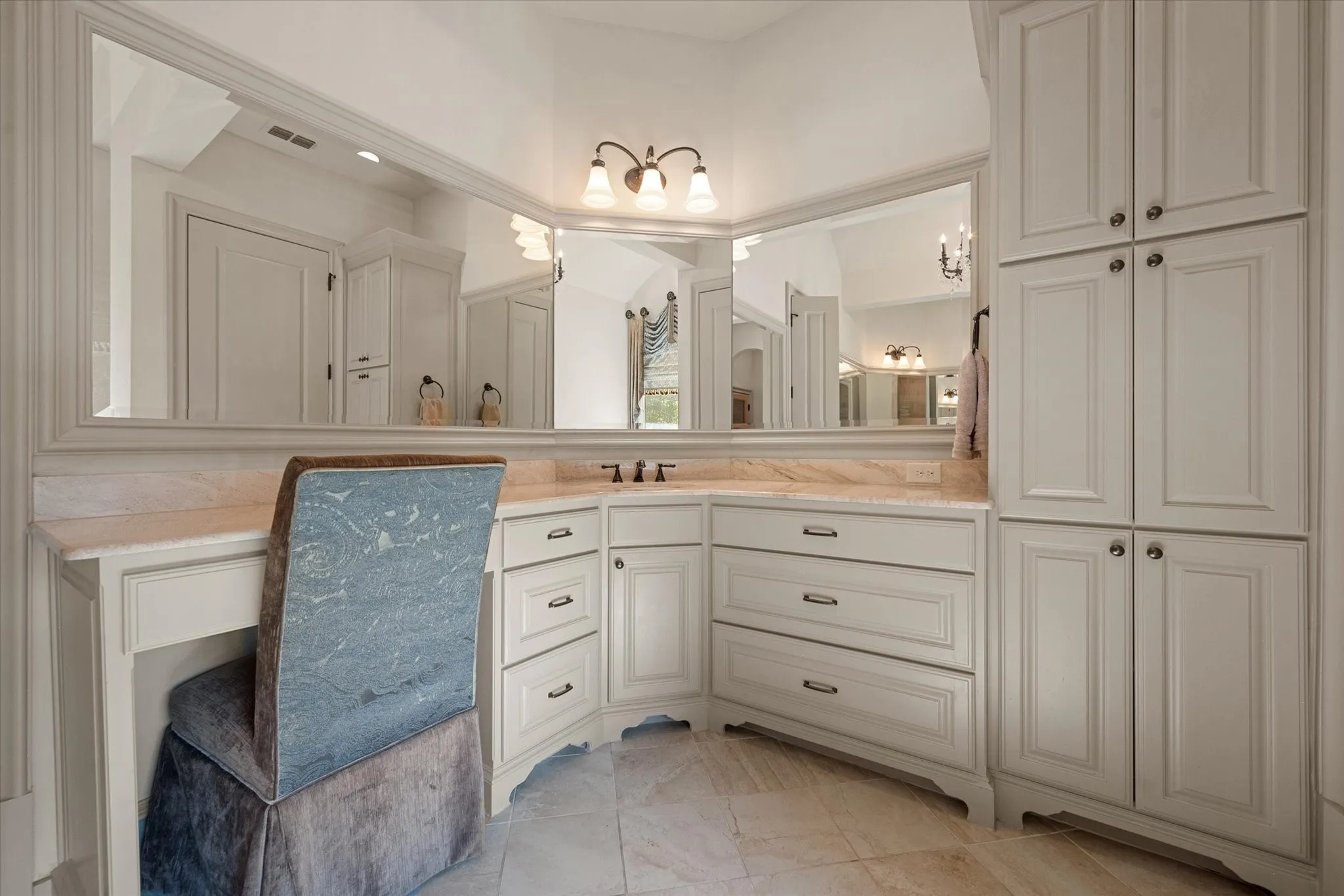 Single Family Residence For Sale in Tarrant County , 7947 Chartwell Lane, Fort Worth, Texas 76120, 5 Bedroom, 7 Bathroom, 3 Garage spaces, 5,832 Sqft, built in 2017, Price $1,795,000, mls#21349309, Real Estate Agent in Fort Worth, Homes For Sale in Tarrant county, Homes For Sale in Fort Worth, Realtor in Fort Worth Texas, Real Estate Brokerage Independent Realty Texas, Luminita Cordes Realtor