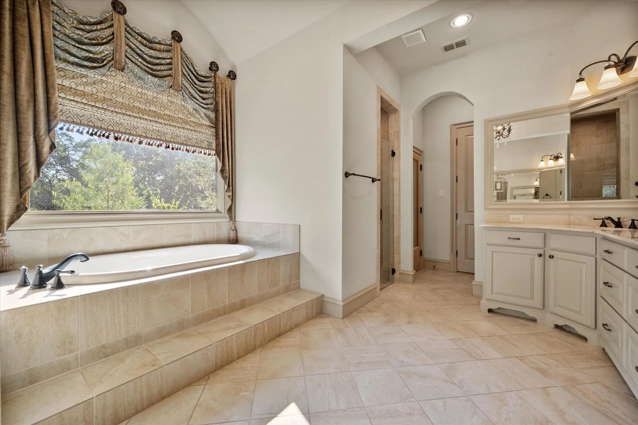 Single Family Residence For Sale in Tarrant County , 7947 Chartwell Lane, Fort Worth, Texas 76120, 5 Bedroom, 7 Bathroom, 3 Garage spaces, 5,832 Sqft, built in 2017, Price $1,795,000, mls#21349309, Real Estate Agent in Fort Worth, Homes For Sale in Tarrant county, Homes For Sale in Fort Worth, Realtor in Fort Worth Texas, Real Estate Brokerage Independent Realty Texas, Luminita Cordes Realtor