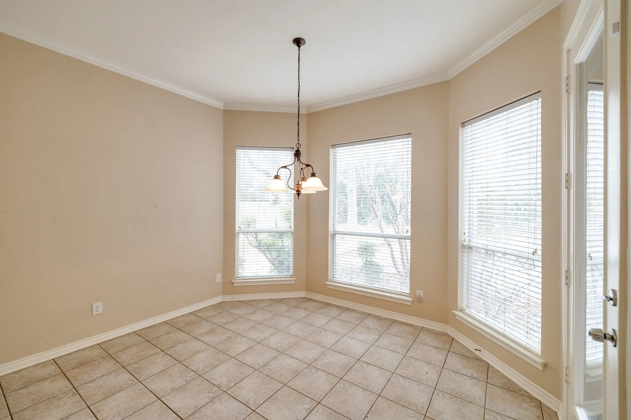 Single Family Residence For Rent in Dallas County , 2817 Newburyport Avenue, Garland, Texas 75044, 3 Bedroom, 4 Bathroom, 2 Garage spaces, 2,827 Sqft, built in 1999, mls#21349386, Real Estate Agent in Garland, Homes For Rent in Dallas county, Homes For Rent in Garland, Realtor in Garland Texas, Real Estate Brokerage Independent Realty Texas, Luminita Cordes Realtor