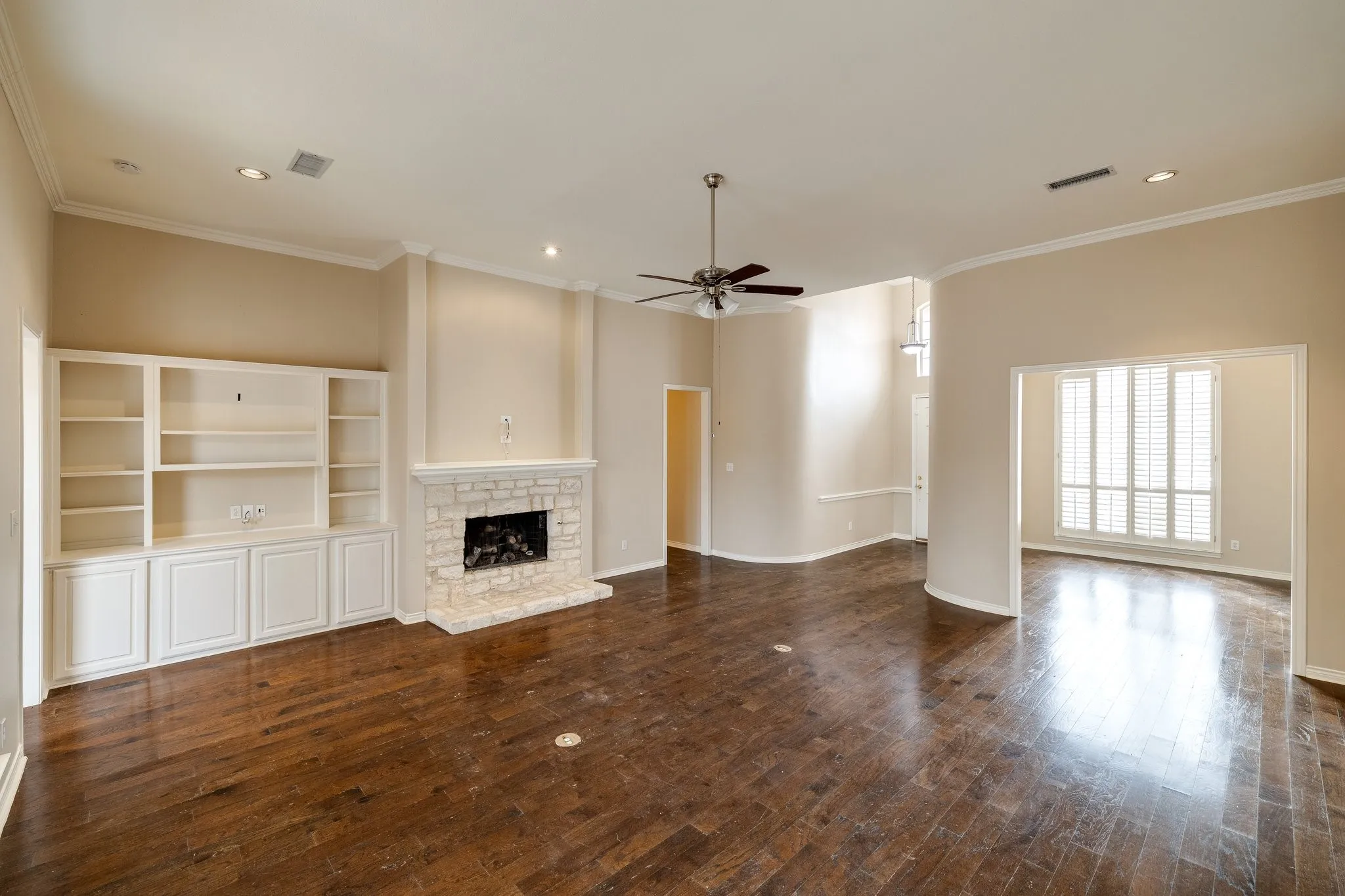 Single Family Residence For Rent in Dallas County , 2817 Newburyport Avenue, Garland, Texas 75044, 3 Bedroom, 4 Bathroom, 2 Garage spaces, 2,827 Sqft, built in 1999, mls#21349386, Real Estate Agent in Garland, Homes For Rent in Dallas county, Homes For Rent in Garland, Realtor in Garland Texas, Real Estate Brokerage Independent Realty Texas, Luminita Cordes Realtor