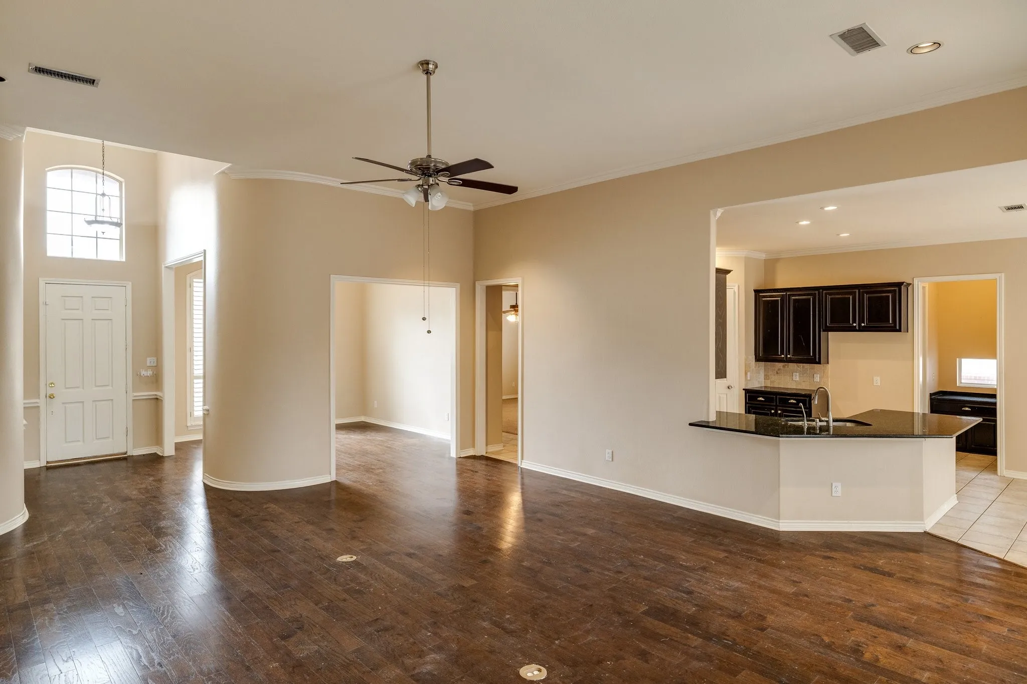 Single Family Residence For Rent in Dallas County , 2817 Newburyport Avenue, Garland, Texas 75044, 3 Bedroom, 4 Bathroom, 2 Garage spaces, 2,827 Sqft, built in 1999, mls#21349386, Real Estate Agent in Garland, Homes For Rent in Dallas county, Homes For Rent in Garland, Realtor in Garland Texas, Real Estate Brokerage Independent Realty Texas, Luminita Cordes Realtor