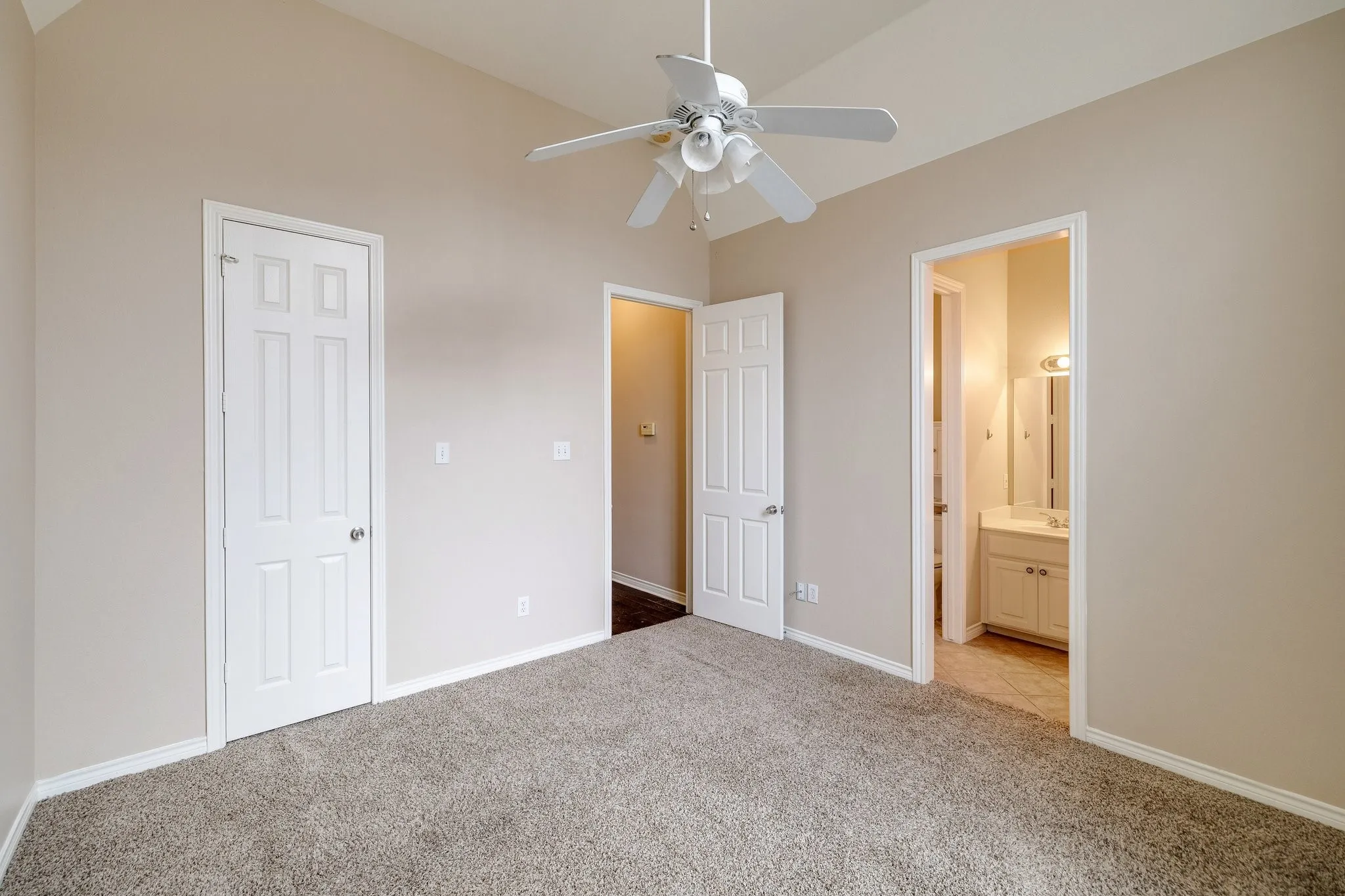 Single Family Residence For Rent in Dallas County , 2817 Newburyport Avenue, Garland, Texas 75044, 3 Bedroom, 4 Bathroom, 2 Garage spaces, 2,827 Sqft, built in 1999, mls#21349386, Real Estate Agent in Garland, Homes For Rent in Dallas county, Homes For Rent in Garland, Realtor in Garland Texas, Real Estate Brokerage Independent Realty Texas, Luminita Cordes Realtor