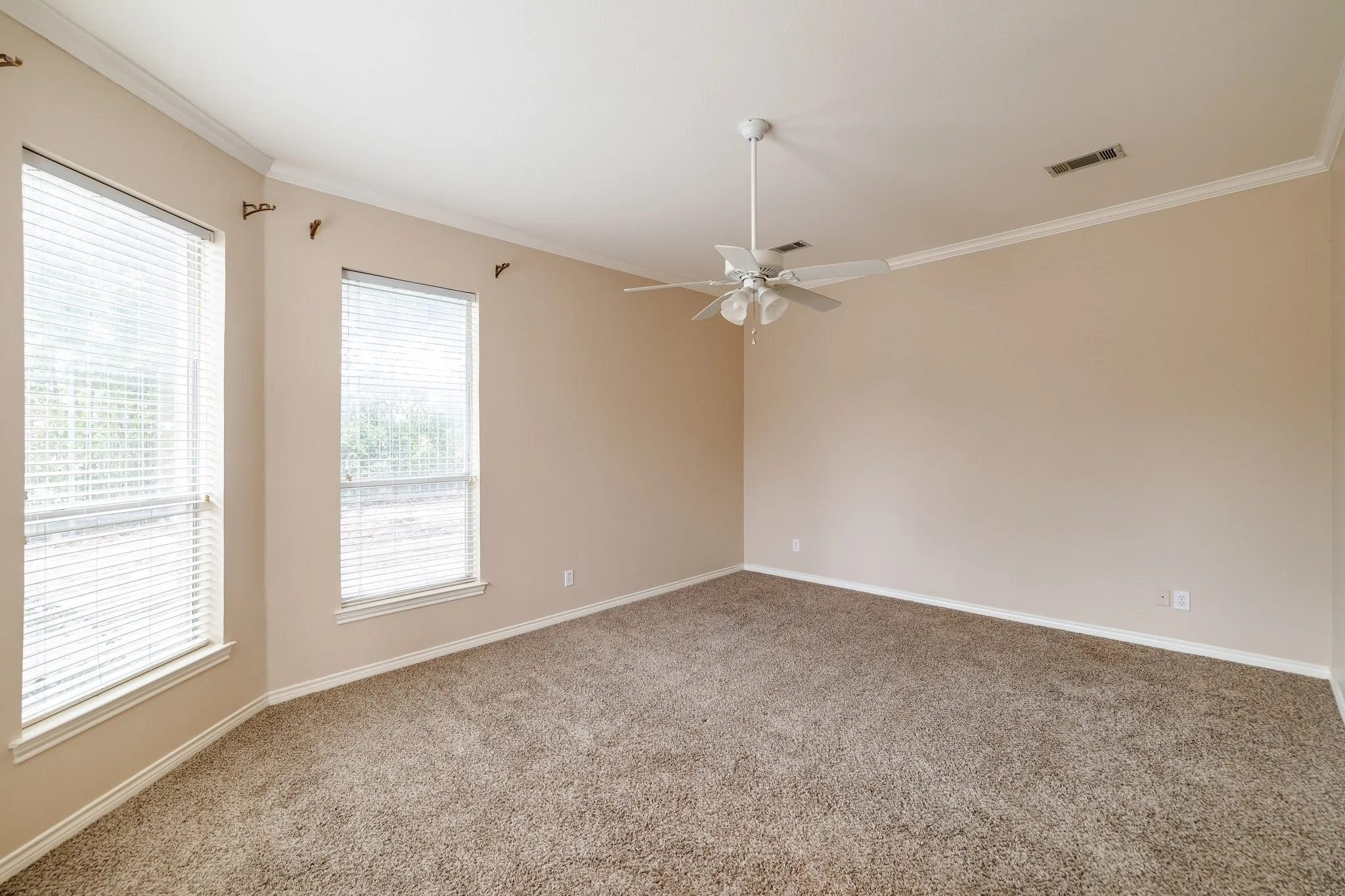 Single Family Residence For Rent in Dallas County , 2817 Newburyport Avenue, Garland, Texas 75044, 3 Bedroom, 4 Bathroom, 2 Garage spaces, 2,827 Sqft, built in 1999, mls#21349386, Real Estate Agent in Garland, Homes For Rent in Dallas county, Homes For Rent in Garland, Realtor in Garland Texas, Real Estate Brokerage Independent Realty Texas, Luminita Cordes Realtor