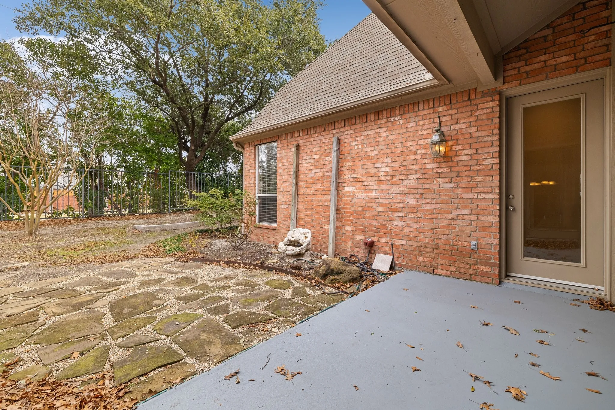 Single Family Residence For Rent in Dallas County , 2817 Newburyport Avenue, Garland, Texas 75044, 3 Bedroom, 4 Bathroom, 2 Garage spaces, 2,827 Sqft, built in 1999, mls#21349386, Real Estate Agent in Garland, Homes For Rent in Dallas county, Homes For Rent in Garland, Realtor in Garland Texas, Real Estate Brokerage Independent Realty Texas, Luminita Cordes Realtor