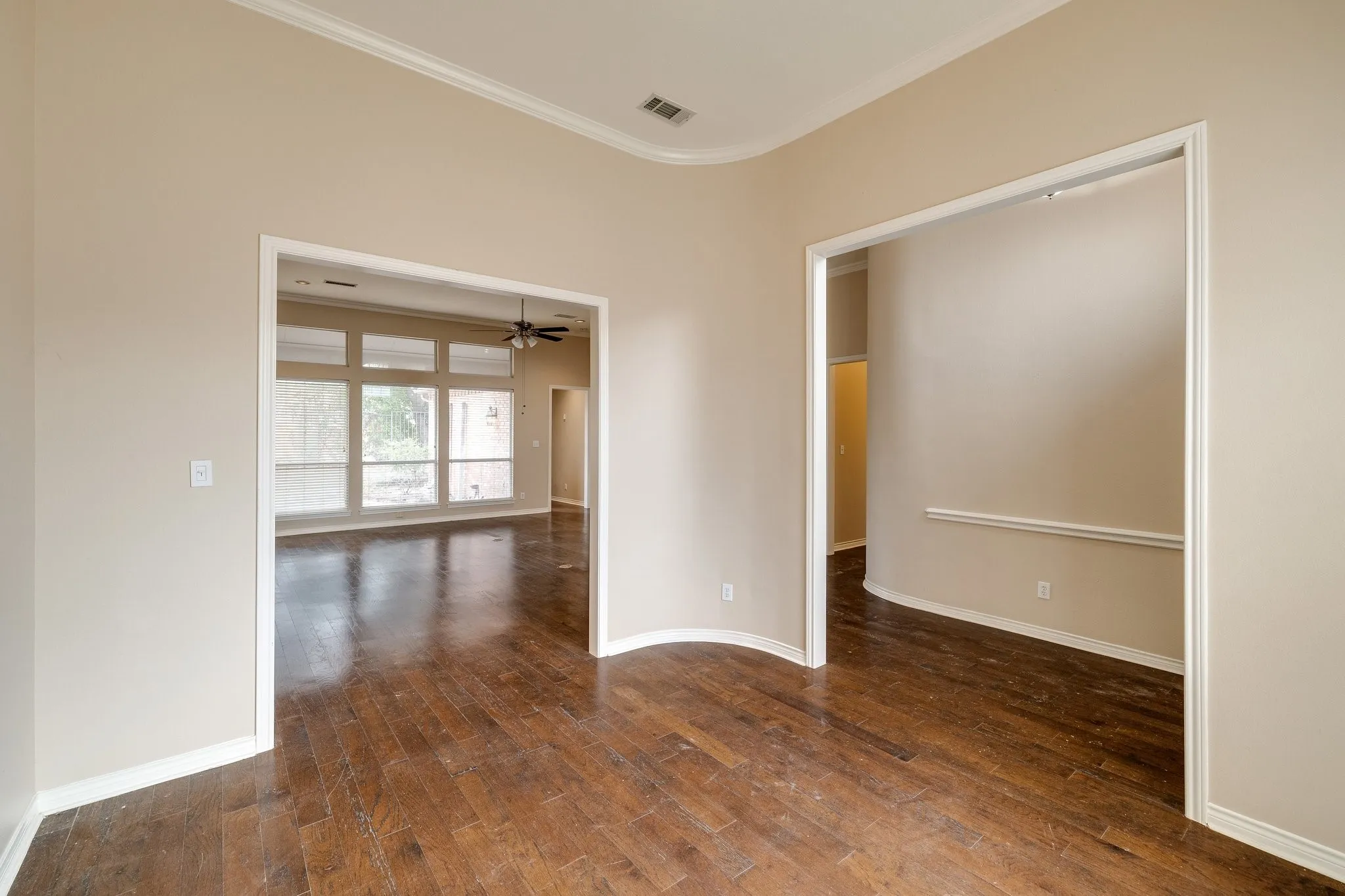 Single Family Residence For Rent in Dallas County , 2817 Newburyport Avenue, Garland, Texas 75044, 3 Bedroom, 4 Bathroom, 2 Garage spaces, 2,827 Sqft, built in 1999, mls#21349386, Real Estate Agent in Garland, Homes For Rent in Dallas county, Homes For Rent in Garland, Realtor in Garland Texas, Real Estate Brokerage Independent Realty Texas, Luminita Cordes Realtor