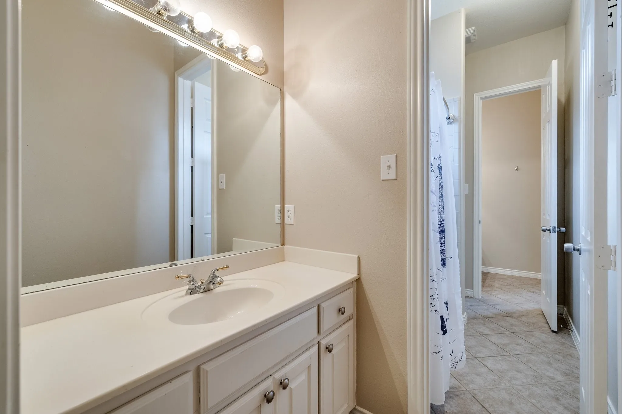 Single Family Residence For Rent in Dallas County , 2817 Newburyport Avenue, Garland, Texas 75044, 3 Bedroom, 4 Bathroom, 2 Garage spaces, 2,827 Sqft, built in 1999, mls#21349386, Real Estate Agent in Garland, Homes For Rent in Dallas county, Homes For Rent in Garland, Realtor in Garland Texas, Real Estate Brokerage Independent Realty Texas, Luminita Cordes Realtor
