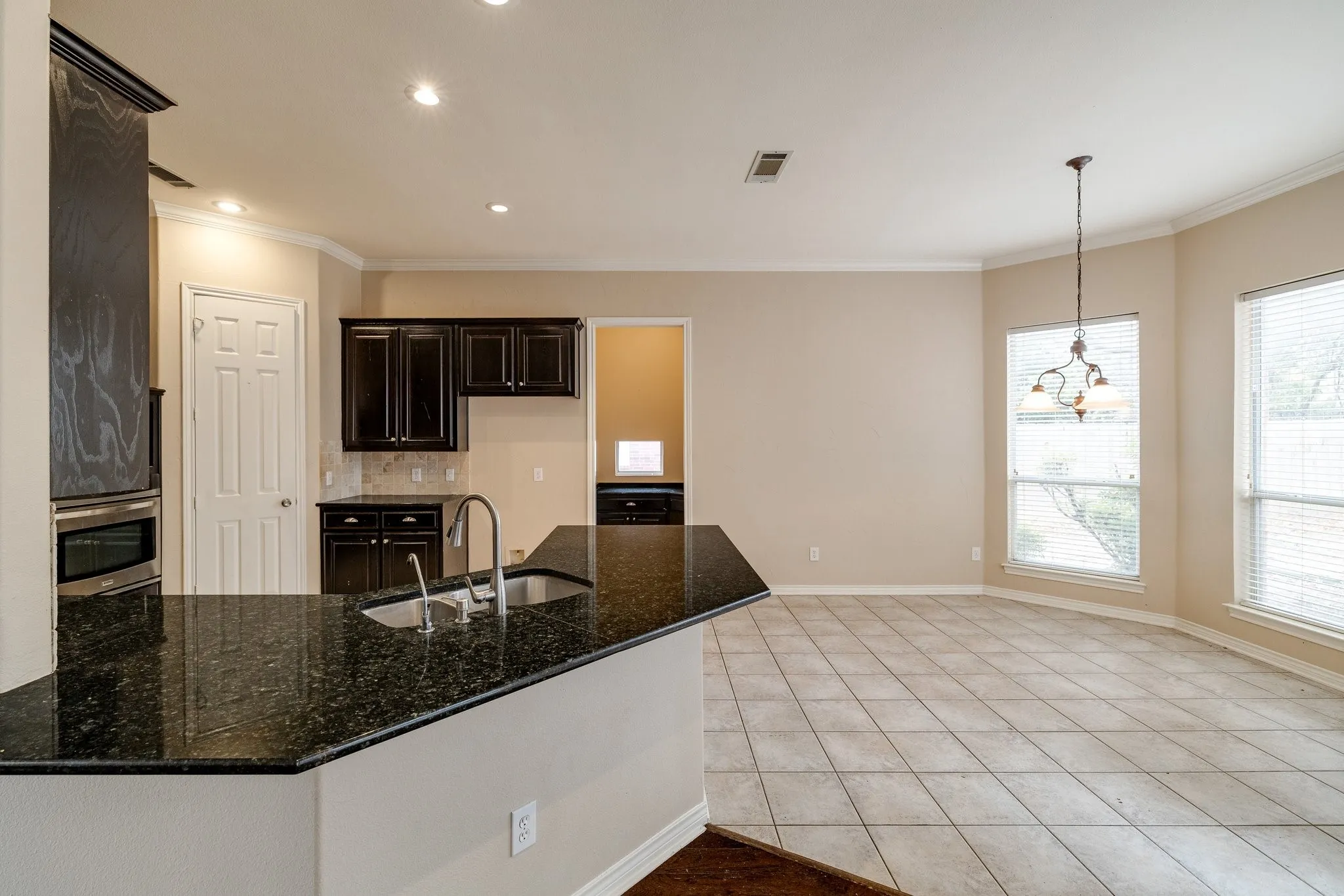 Single Family Residence For Rent in Dallas County , 2817 Newburyport Avenue, Garland, Texas 75044, 3 Bedroom, 4 Bathroom, 2 Garage spaces, 2,827 Sqft, built in 1999, mls#21349386, Real Estate Agent in Garland, Homes For Rent in Dallas county, Homes For Rent in Garland, Realtor in Garland Texas, Real Estate Brokerage Independent Realty Texas, Luminita Cordes Realtor