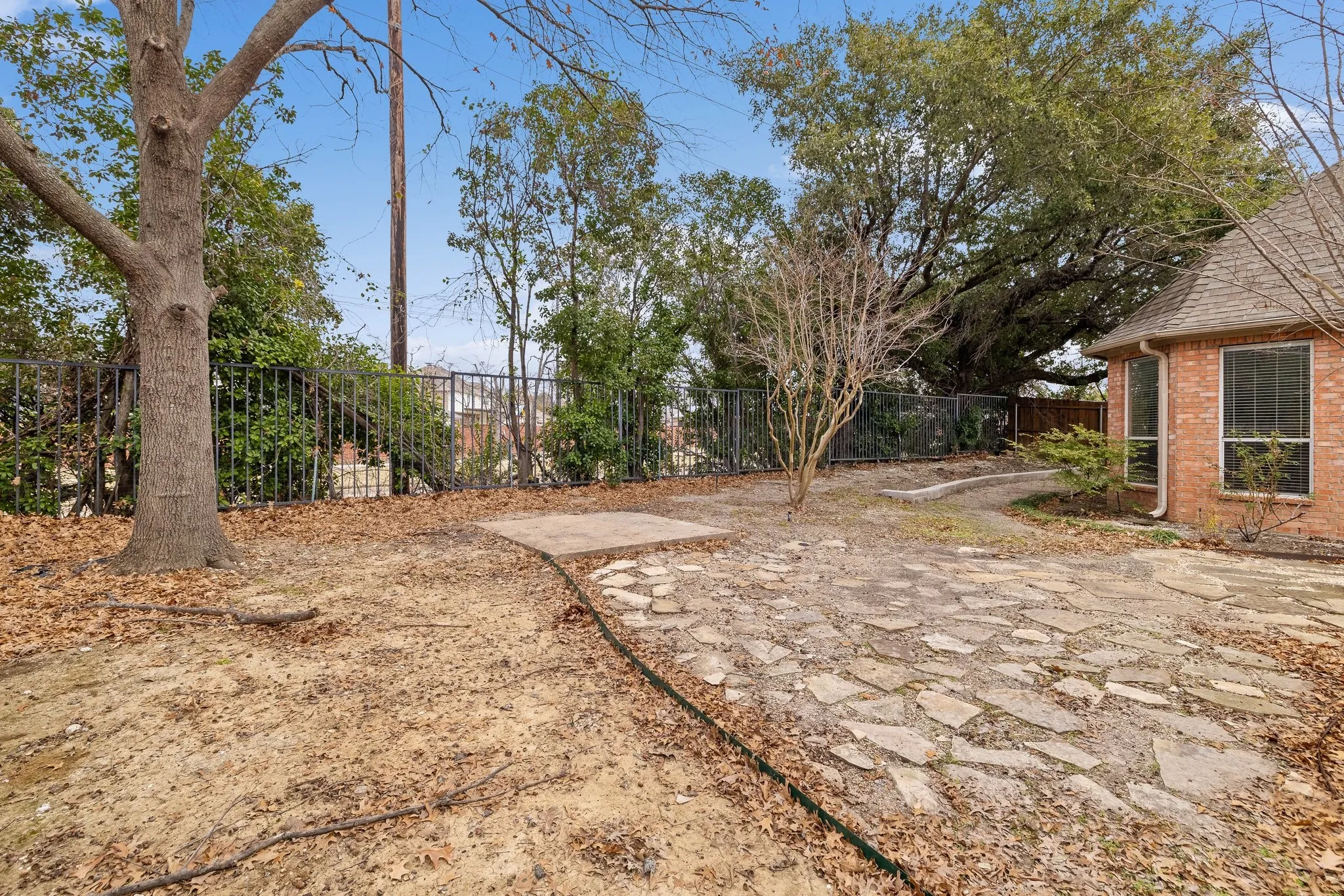Single Family Residence For Rent in Dallas County , 2817 Newburyport Avenue, Garland, Texas 75044, 3 Bedroom, 4 Bathroom, 2 Garage spaces, 2,827 Sqft, built in 1999, mls#21349386, Real Estate Agent in Garland, Homes For Rent in Dallas county, Homes For Rent in Garland, Realtor in Garland Texas, Real Estate Brokerage Independent Realty Texas, Luminita Cordes Realtor