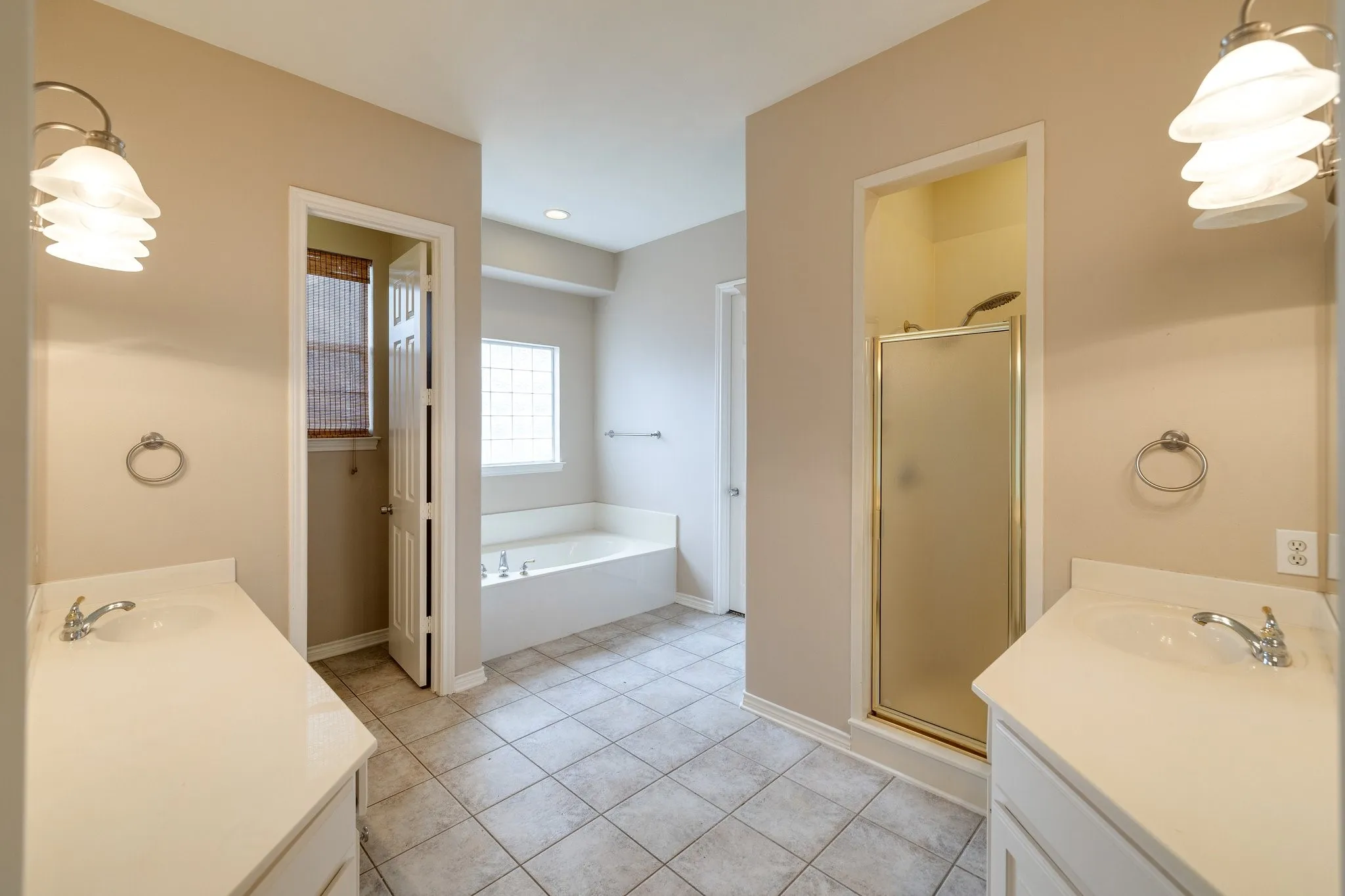 Single Family Residence For Rent in Dallas County , 2817 Newburyport Avenue, Garland, Texas 75044, 3 Bedroom, 4 Bathroom, 2 Garage spaces, 2,827 Sqft, built in 1999, mls#21349386, Real Estate Agent in Garland, Homes For Rent in Dallas county, Homes For Rent in Garland, Realtor in Garland Texas, Real Estate Brokerage Independent Realty Texas, Luminita Cordes Realtor