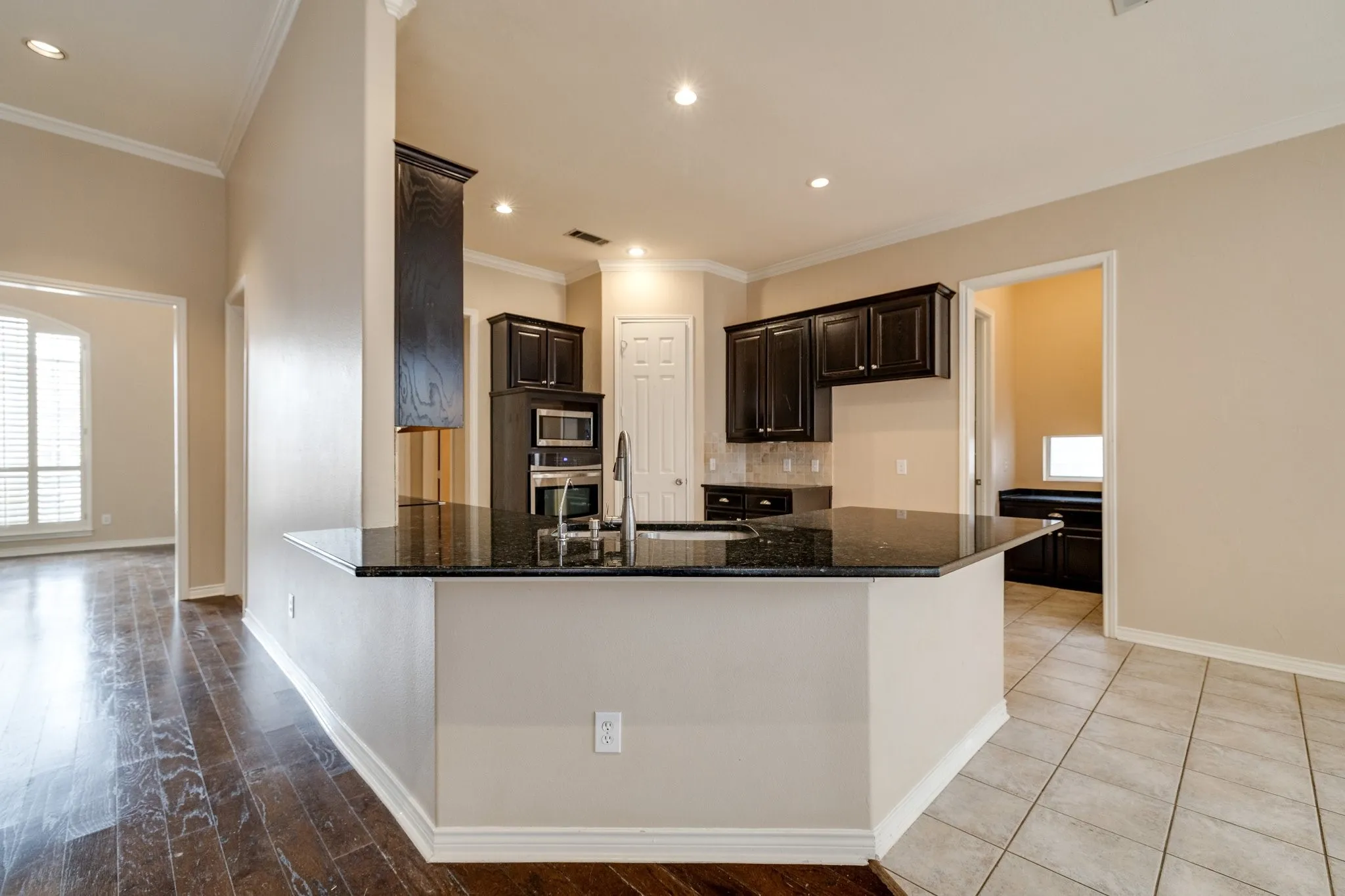 Single Family Residence For Rent in Dallas County , 2817 Newburyport Avenue, Garland, Texas 75044, 3 Bedroom, 4 Bathroom, 2 Garage spaces, 2,827 Sqft, built in 1999, mls#21349386, Real Estate Agent in Garland, Homes For Rent in Dallas county, Homes For Rent in Garland, Realtor in Garland Texas, Real Estate Brokerage Independent Realty Texas, Luminita Cordes Realtor