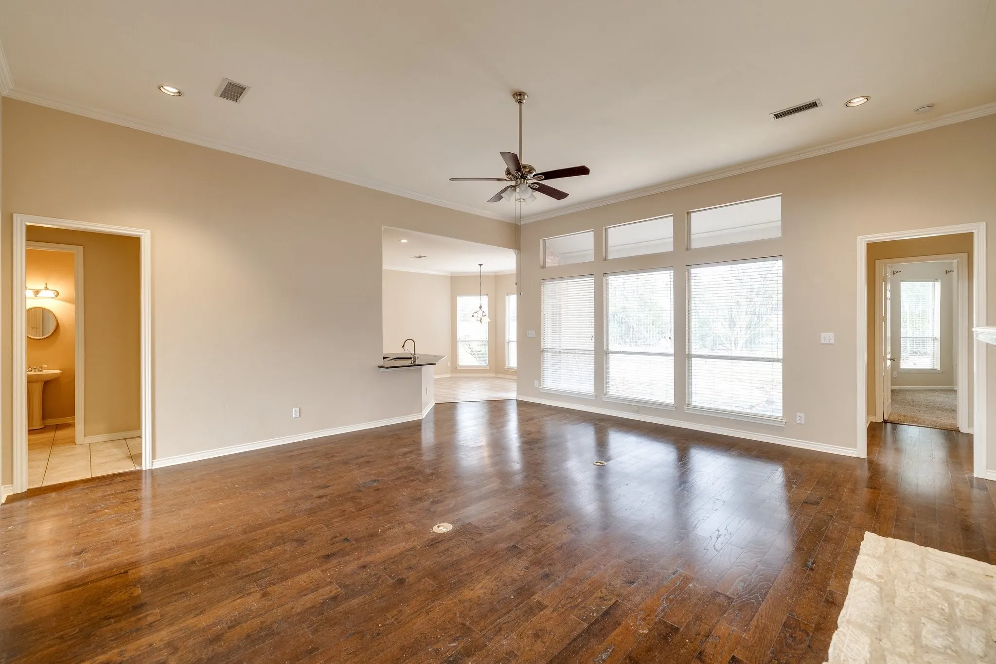 Single Family Residence For Rent in Dallas County , 2817 Newburyport Avenue, Garland, Texas 75044, 3 Bedroom, 4 Bathroom, 2 Garage spaces, 2,827 Sqft, built in 1999, mls#21349386, Real Estate Agent in Garland, Homes For Rent in Dallas county, Homes For Rent in Garland, Realtor in Garland Texas, Real Estate Brokerage Independent Realty Texas, Luminita Cordes Realtor