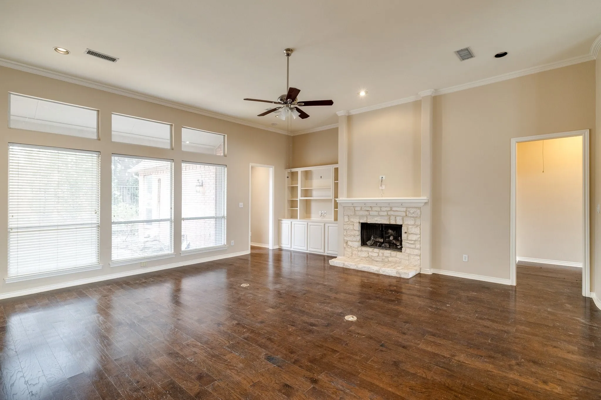 Single Family Residence For Rent in Dallas County , 2817 Newburyport Avenue, Garland, Texas 75044, 3 Bedroom, 4 Bathroom, 2 Garage spaces, 2,827 Sqft, built in 1999, mls#21349386, Real Estate Agent in Garland, Homes For Rent in Dallas county, Homes For Rent in Garland, Realtor in Garland Texas, Real Estate Brokerage Independent Realty Texas, Luminita Cordes Realtor