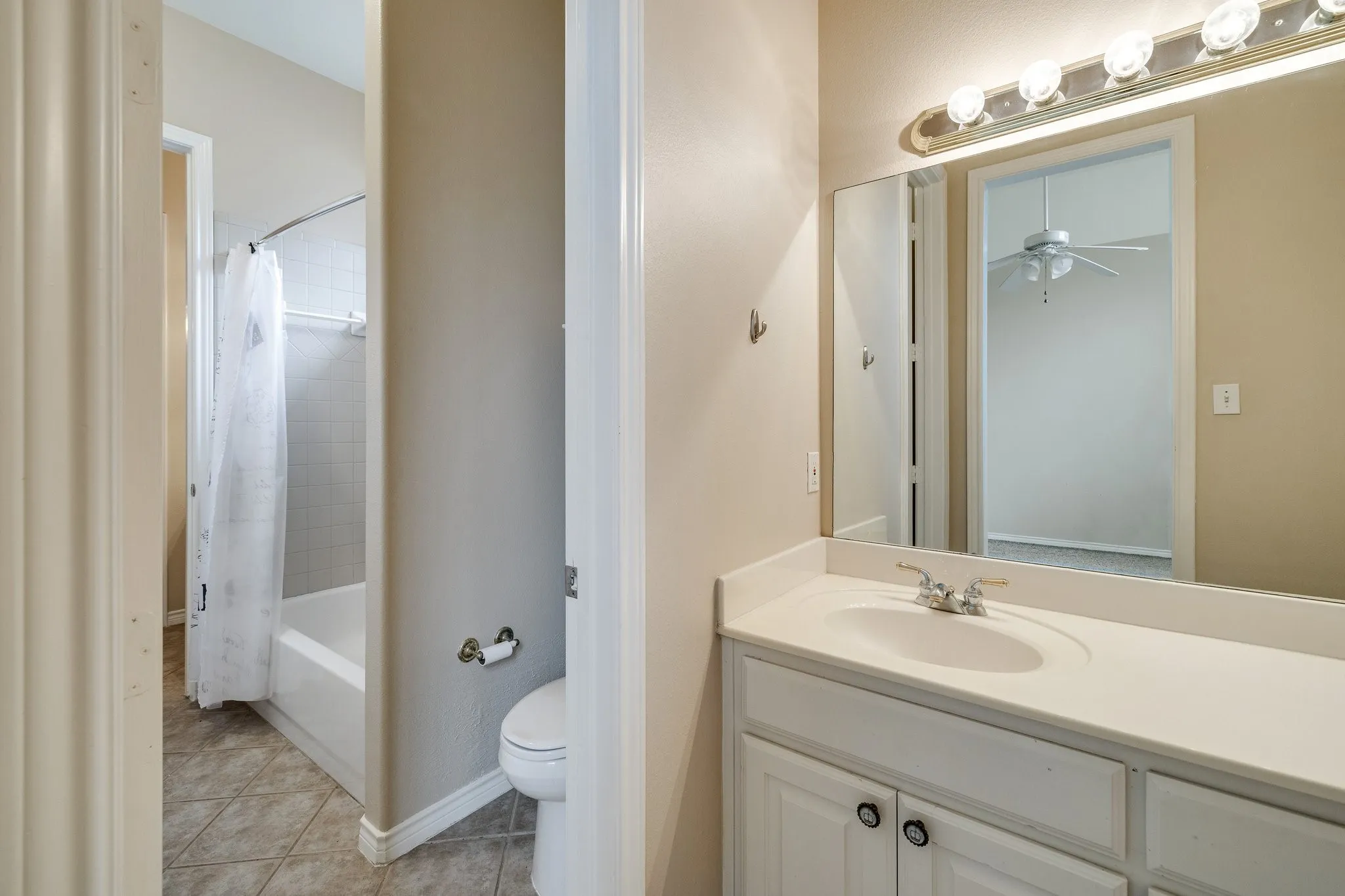 Single Family Residence For Rent in Dallas County , 2817 Newburyport Avenue, Garland, Texas 75044, 3 Bedroom, 4 Bathroom, 2 Garage spaces, 2,827 Sqft, built in 1999, mls#21349386, Real Estate Agent in Garland, Homes For Rent in Dallas county, Homes For Rent in Garland, Realtor in Garland Texas, Real Estate Brokerage Independent Realty Texas, Luminita Cordes Realtor