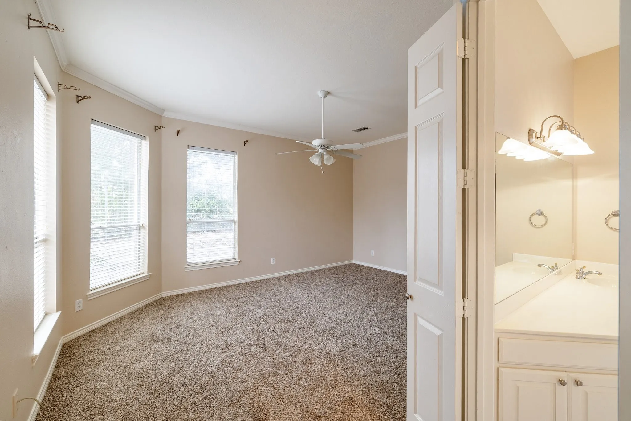 Single Family Residence For Rent in Dallas County , 2817 Newburyport Avenue, Garland, Texas 75044, 3 Bedroom, 4 Bathroom, 2 Garage spaces, 2,827 Sqft, built in 1999, mls#21349386, Real Estate Agent in Garland, Homes For Rent in Dallas county, Homes For Rent in Garland, Realtor in Garland Texas, Real Estate Brokerage Independent Realty Texas, Luminita Cordes Realtor