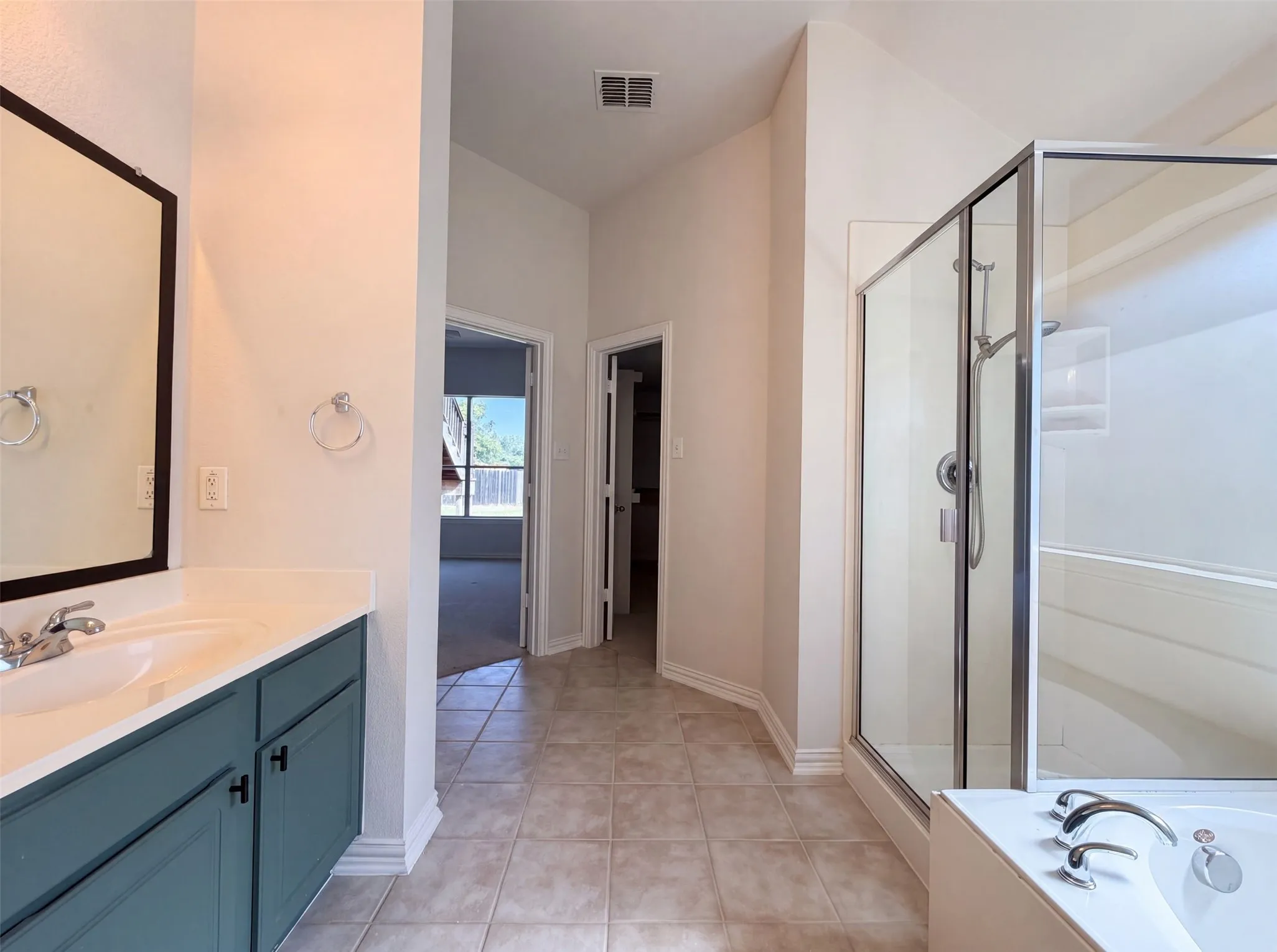 Single Family Residence For Sale in Dallas County , 1420 Fleetwood Cove Drive, Grand Prairie, Texas 75052, 4 Bedroom, 3 Bathroom, 2 Garage spaces, 2,861 Sqft, built in 2006, mls#21349394, Real Estate Agent in Grand Prairie, Homes For Sale in Dallas county, Homes For Sale in Grand Prairie, Realtor in Grand Prairie Texas, Real Estate Brokerage Independent Realty Texas, Luminita Cordes Realtor