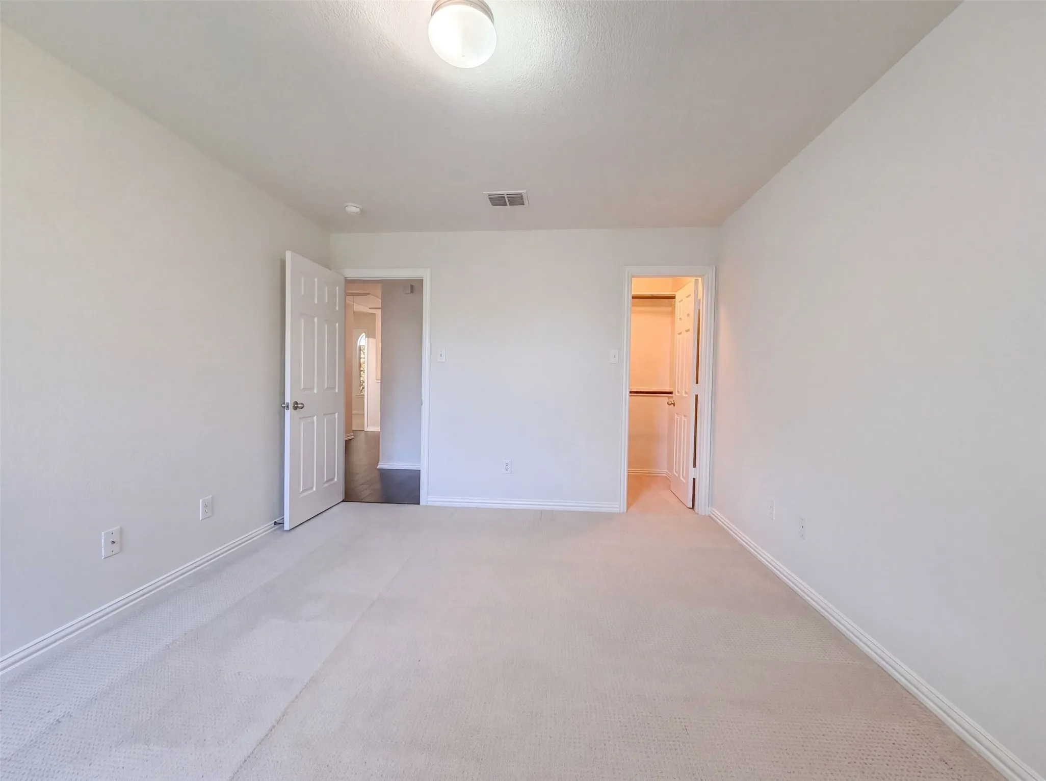 Single Family Residence For Sale in Dallas County , 1420 Fleetwood Cove Drive, Grand Prairie, Texas 75052, 4 Bedroom, 3 Bathroom, 2 Garage spaces, 2,861 Sqft, built in 2006, mls#21349394, Real Estate Agent in Grand Prairie, Homes For Sale in Dallas county, Homes For Sale in Grand Prairie, Realtor in Grand Prairie Texas, Real Estate Brokerage Independent Realty Texas, Luminita Cordes Realtor