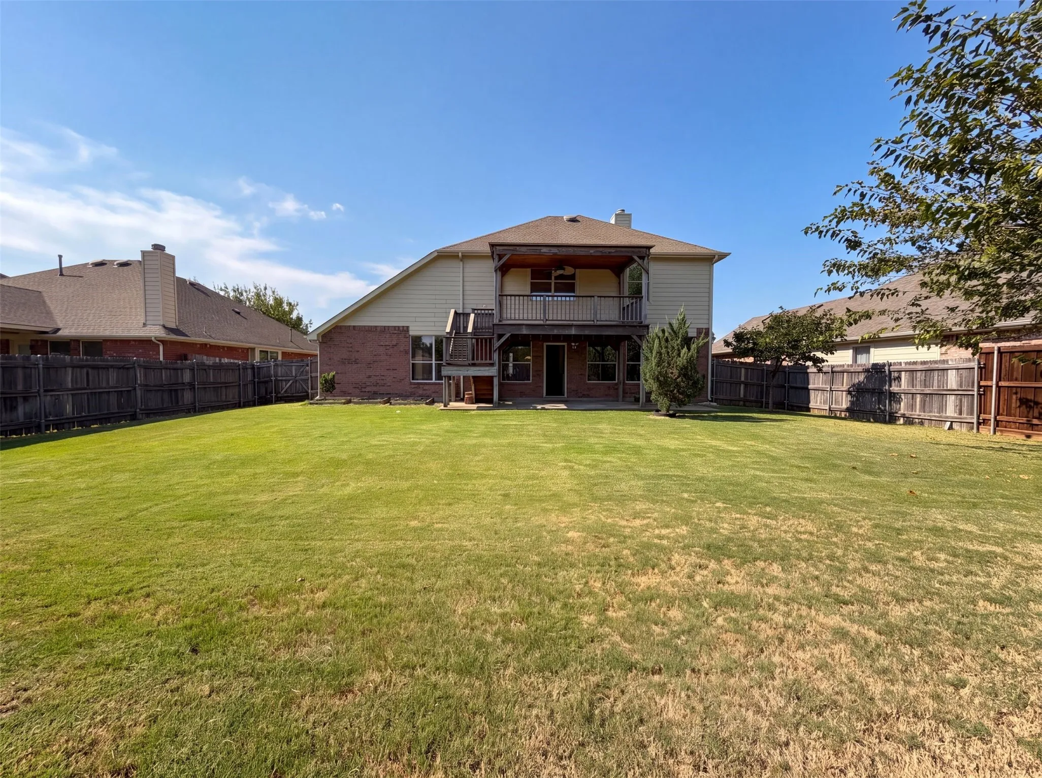 Single Family Residence For Sale in Dallas County , 1420 Fleetwood Cove Drive, Grand Prairie, Texas 75052, 4 Bedroom, 3 Bathroom, 2 Garage spaces, 2,861 Sqft, built in 2006, mls#21349394, Real Estate Agent in Grand Prairie, Homes For Sale in Dallas county, Homes For Sale in Grand Prairie, Realtor in Grand Prairie Texas, Real Estate Brokerage Independent Realty Texas, Luminita Cordes Realtor