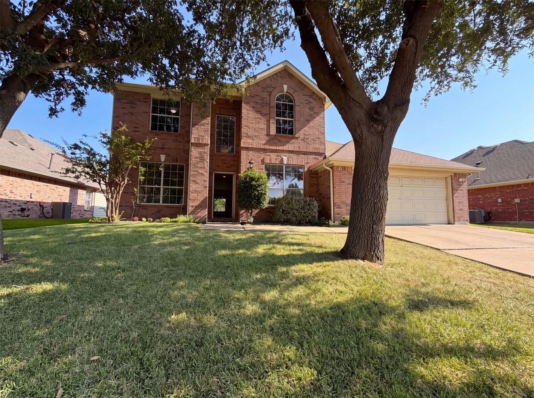 Single Family Residence For Sale in Dallas County , 1420 Fleetwood Cove Drive, Grand Prairie, Texas 75052, 4 Bedroom, 3 Bathroom, 2 Garage spaces, 2,861 Sqft, built in 2006, mls#21349394, Real Estate Agent in Grand Prairie, Homes For Sale in Dallas county, Homes For Sale in Grand Prairie, Realtor in Grand Prairie Texas, Real Estate Brokerage Independent Realty Texas, Luminita Cordes Realtor