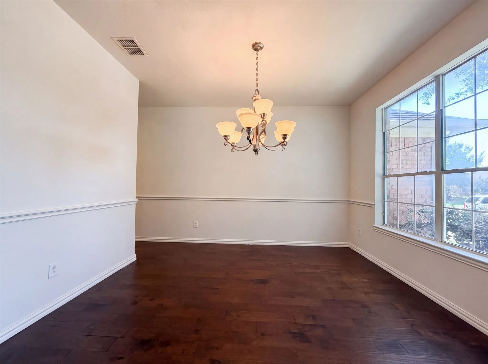 Single Family Residence For Sale in Dallas County , 1420 Fleetwood Cove Drive, Grand Prairie, Texas 75052, 4 Bedroom, 3 Bathroom, 2 Garage spaces, 2,861 Sqft, built in 2006, mls#21349394, Real Estate Agent in Grand Prairie, Homes For Sale in Dallas county, Homes For Sale in Grand Prairie, Realtor in Grand Prairie Texas, Real Estate Brokerage Independent Realty Texas, Luminita Cordes Realtor