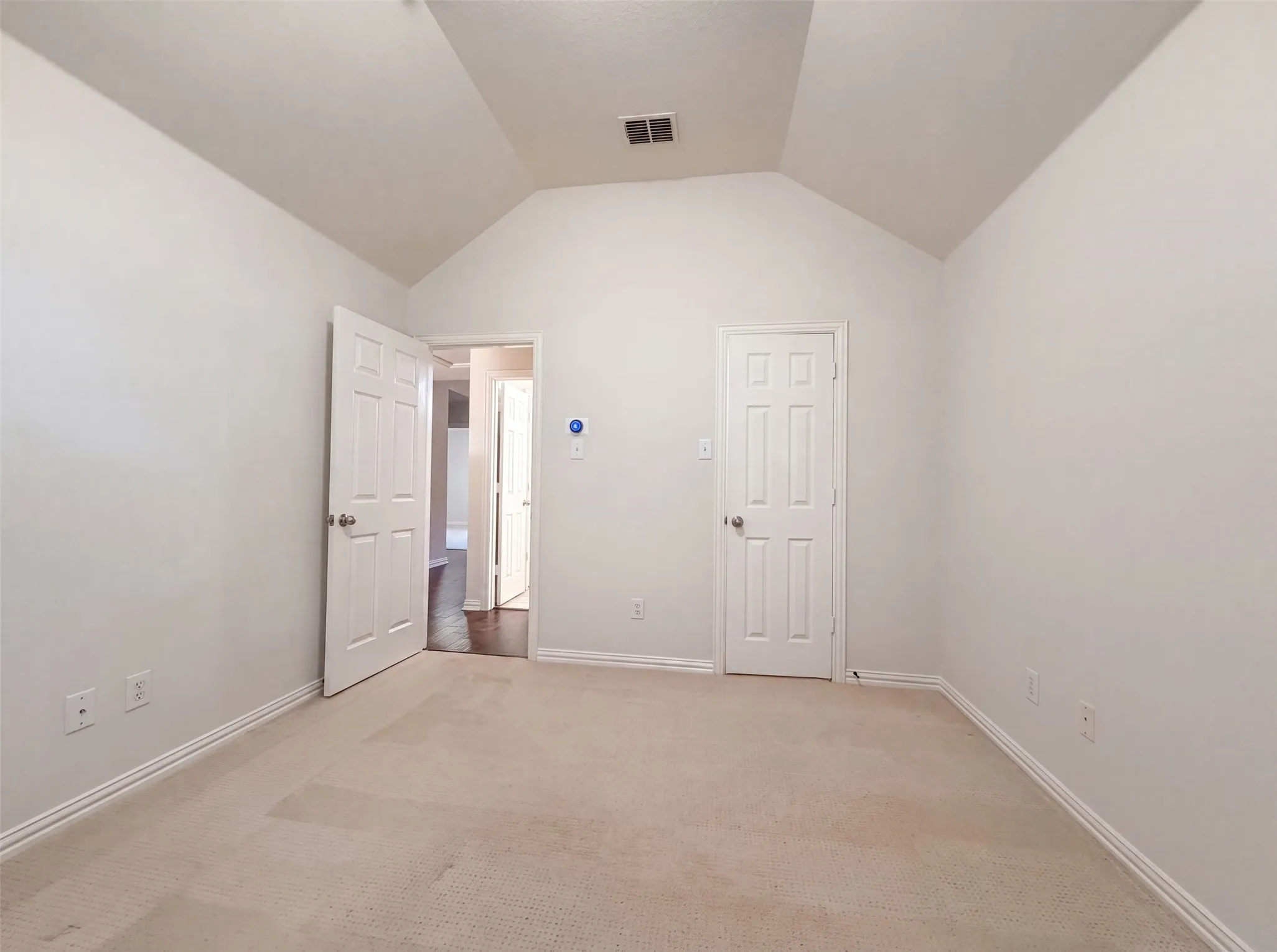 Single Family Residence For Sale in Dallas County , 1420 Fleetwood Cove Drive, Grand Prairie, Texas 75052, 4 Bedroom, 3 Bathroom, 2 Garage spaces, 2,861 Sqft, built in 2006, mls#21349394, Real Estate Agent in Grand Prairie, Homes For Sale in Dallas county, Homes For Sale in Grand Prairie, Realtor in Grand Prairie Texas, Real Estate Brokerage Independent Realty Texas, Luminita Cordes Realtor