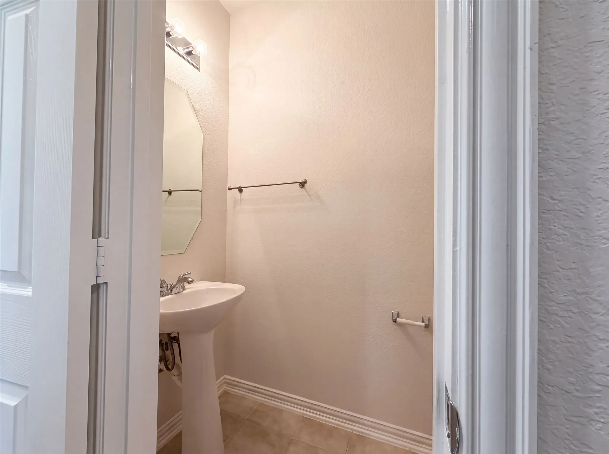 Single Family Residence For Sale in Dallas County , 1420 Fleetwood Cove Drive, Grand Prairie, Texas 75052, 4 Bedroom, 3 Bathroom, 2 Garage spaces, 2,861 Sqft, built in 2006, mls#21349394, Real Estate Agent in Grand Prairie, Homes For Sale in Dallas county, Homes For Sale in Grand Prairie, Realtor in Grand Prairie Texas, Real Estate Brokerage Independent Realty Texas, Luminita Cordes Realtor