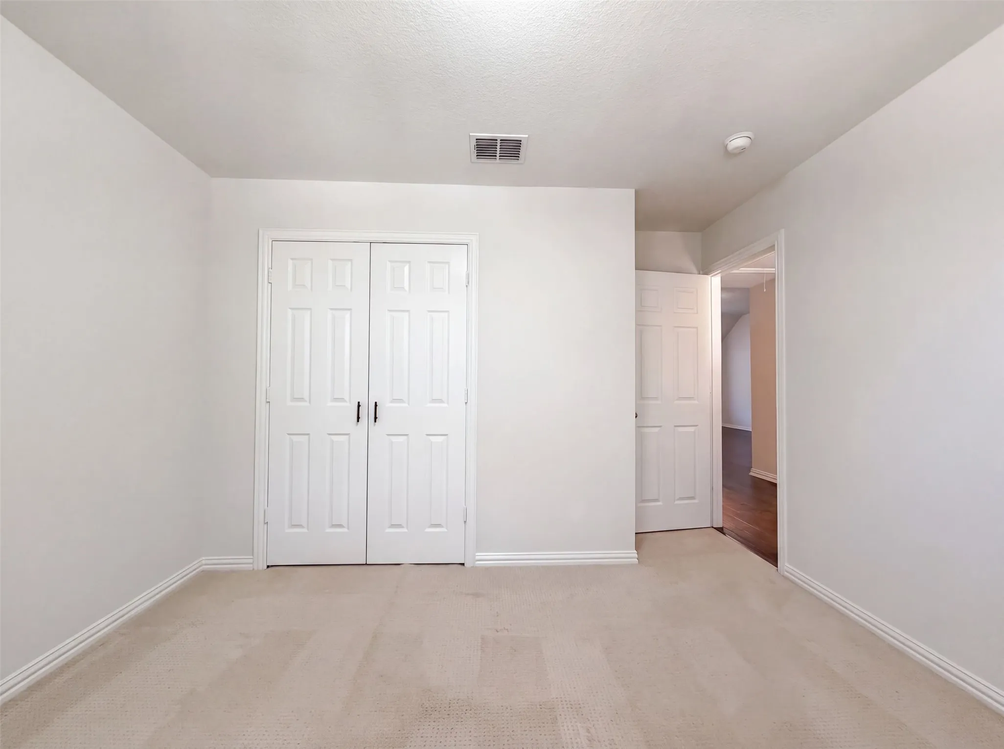 Single Family Residence For Sale in Dallas County , 1420 Fleetwood Cove Drive, Grand Prairie, Texas 75052, 4 Bedroom, 3 Bathroom, 2 Garage spaces, 2,861 Sqft, built in 2006, mls#21349394, Real Estate Agent in Grand Prairie, Homes For Sale in Dallas county, Homes For Sale in Grand Prairie, Realtor in Grand Prairie Texas, Real Estate Brokerage Independent Realty Texas, Luminita Cordes Realtor