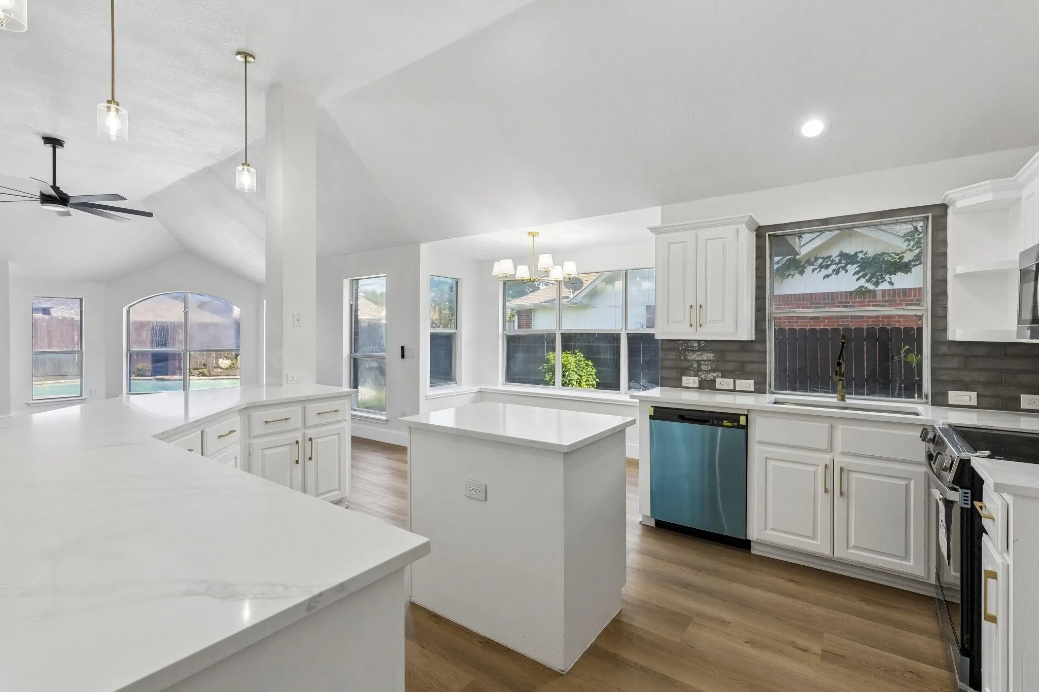 Single Family Residence For Sale in Collin County , 305 Droinwich Circle, Allen, Texas 75002, 3 Bedroom, 2 Bathroom, 2 Garage spaces, 1,803 Sqft, built in 1995, mls#21349355, Real Estate Agent in Allen, Homes For Sale in Collin county, Homes For Sale in Allen, Realtor in Allen Texas, Real Estate Brokerage Independent Realty Texas, Luminita Cordes Realtor