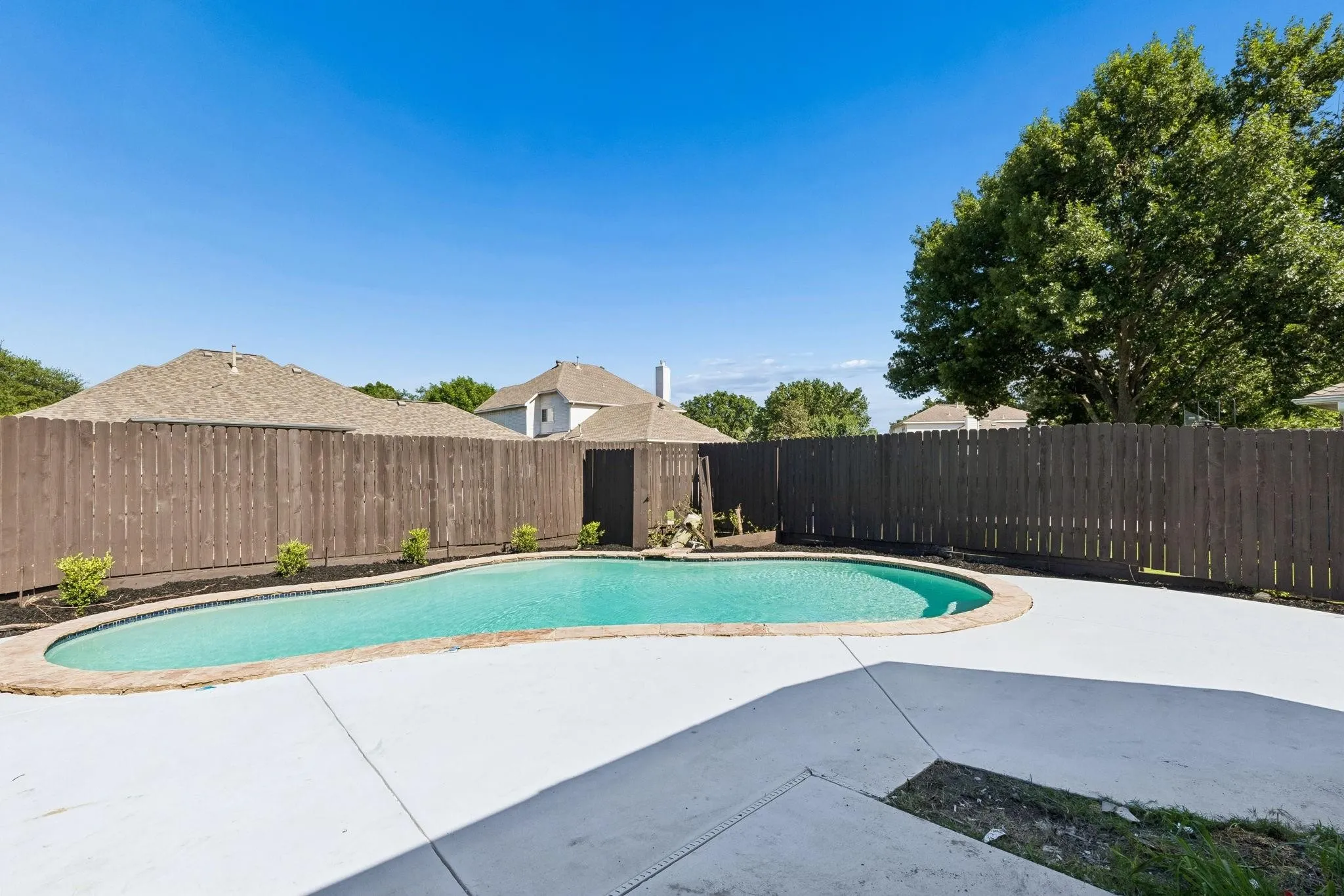 Single Family Residence For Sale in Collin County , 305 Droinwich Circle, Allen, Texas 75002, 3 Bedroom, 2 Bathroom, 2 Garage spaces, 1,803 Sqft, built in 1995, mls#21349355, Real Estate Agent in Allen, Homes For Sale in Collin county, Homes For Sale in Allen, Realtor in Allen Texas, Real Estate Brokerage Independent Realty Texas, Luminita Cordes Realtor