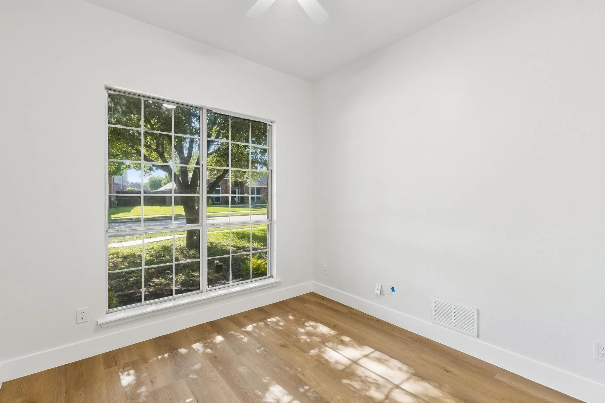 Single Family Residence For Sale in Collin County , 305 Droinwich Circle, Allen, Texas 75002, 3 Bedroom, 2 Bathroom, 2 Garage spaces, 1,803 Sqft, built in 1995, mls#21349355, Real Estate Agent in Allen, Homes For Sale in Collin county, Homes For Sale in Allen, Realtor in Allen Texas, Real Estate Brokerage Independent Realty Texas, Luminita Cordes Realtor