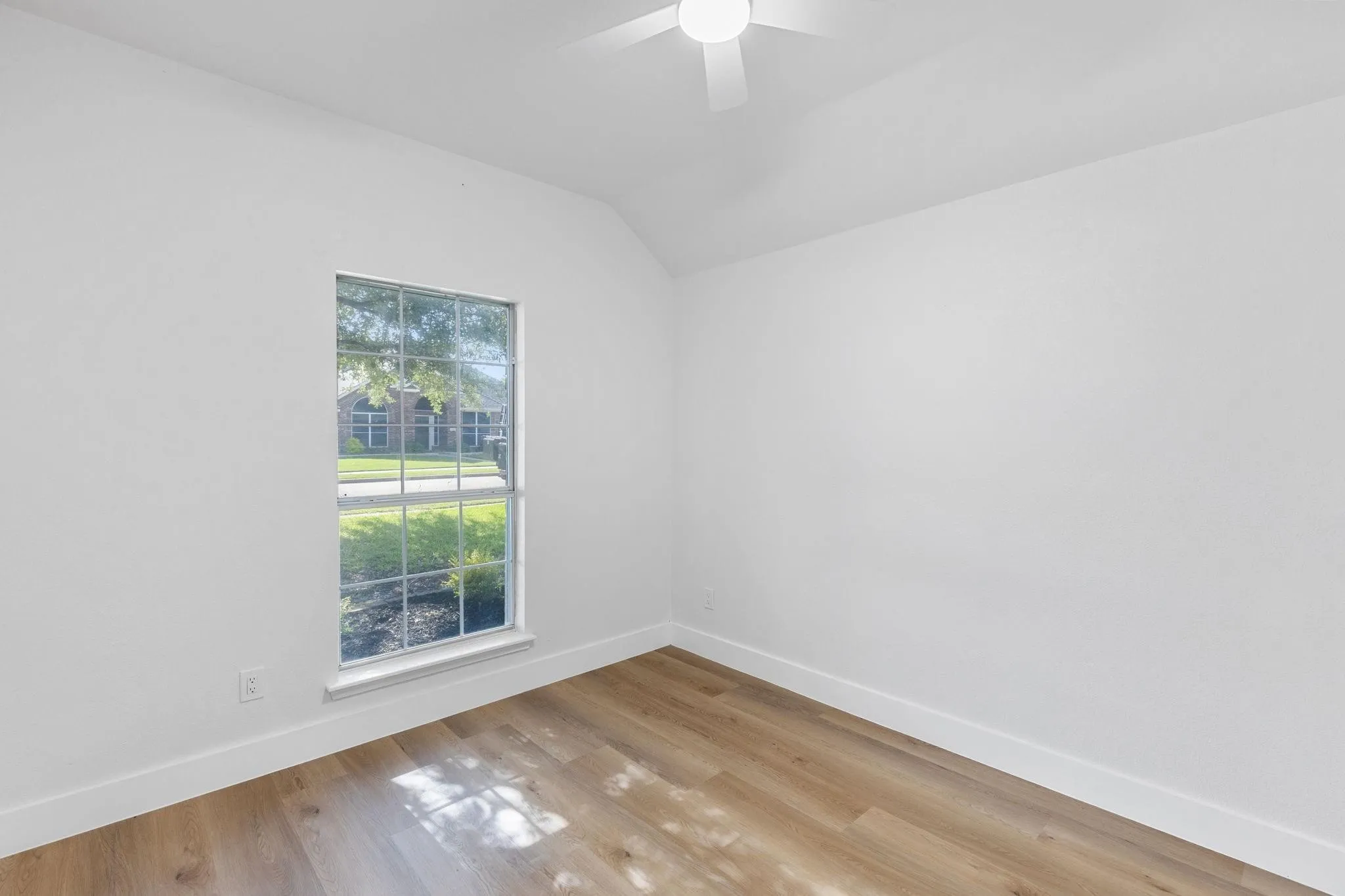 Single Family Residence For Sale in Collin County , 305 Droinwich Circle, Allen, Texas 75002, 3 Bedroom, 2 Bathroom, 2 Garage spaces, 1,803 Sqft, built in 1995, mls#21349355, Real Estate Agent in Allen, Homes For Sale in Collin county, Homes For Sale in Allen, Realtor in Allen Texas, Real Estate Brokerage Independent Realty Texas, Luminita Cordes Realtor